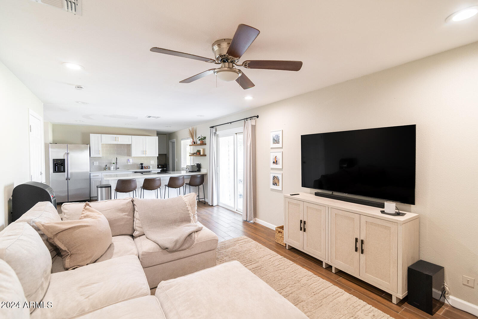 2826 E Sylvia Street