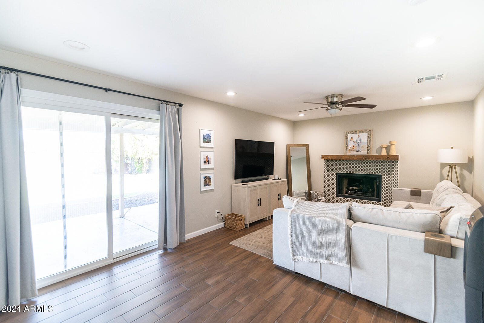 2826 E Sylvia Street