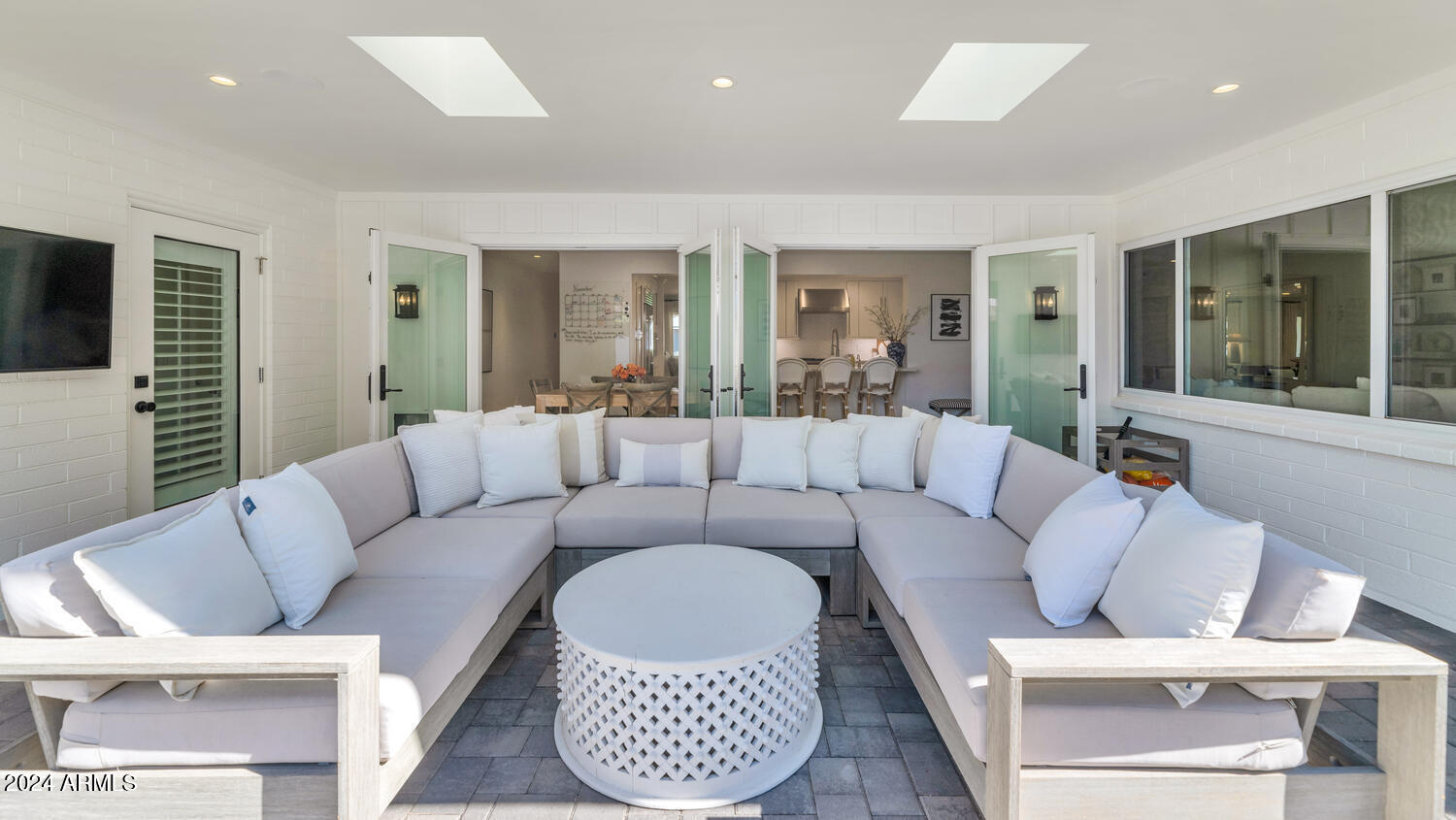 6214 E CALLE ROSA --