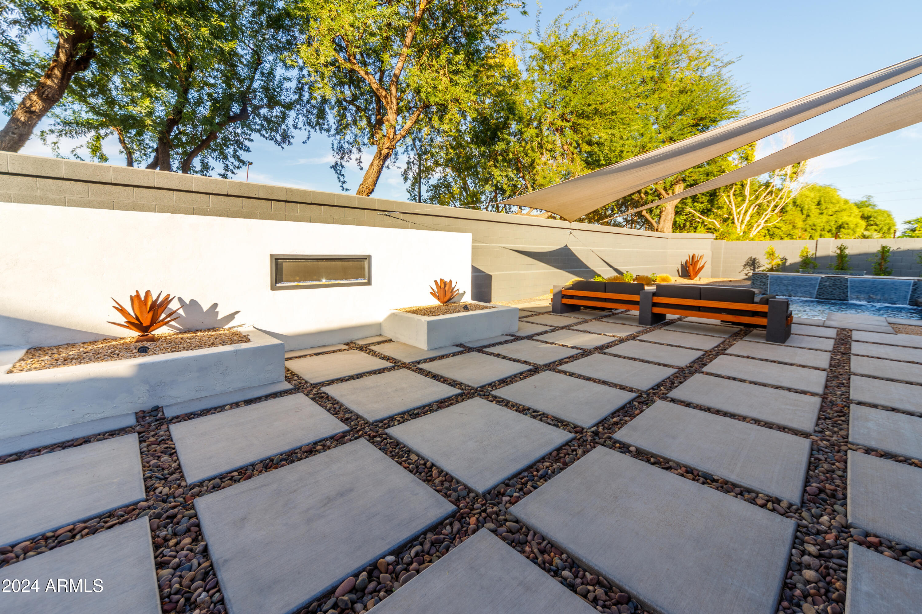 130 W SUNBURST Lane