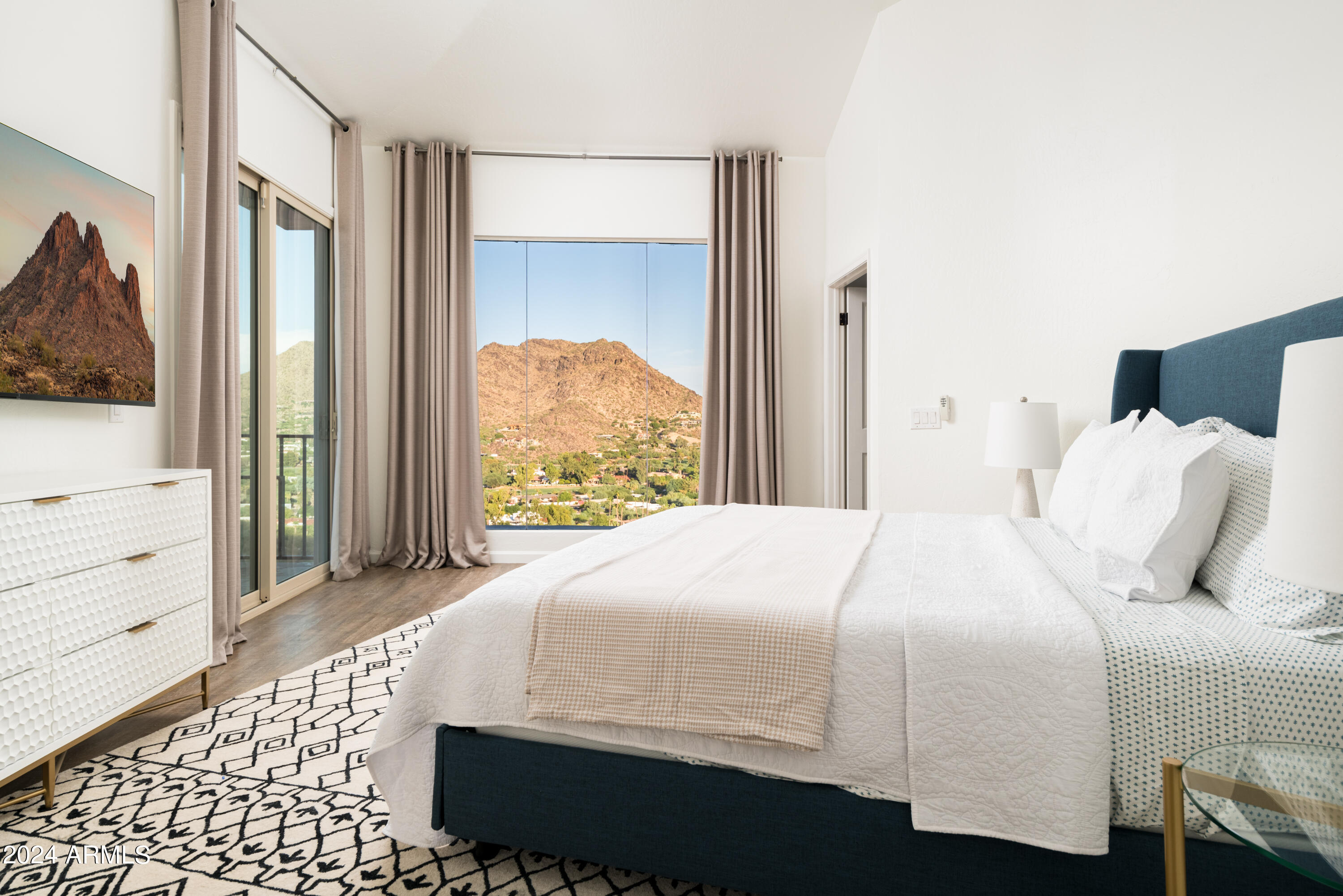 4636 E MOONLIGHT Way