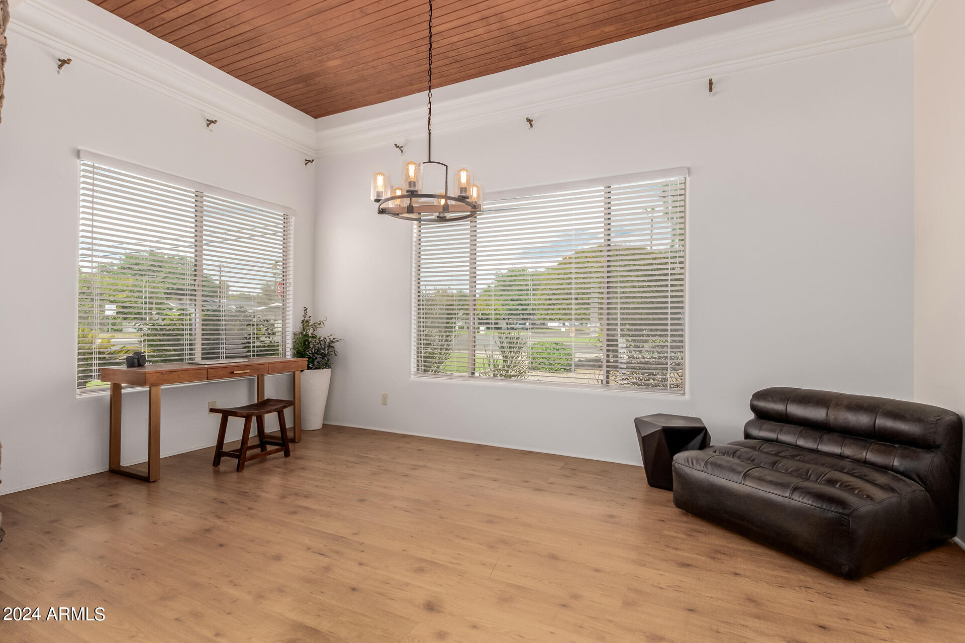 1953 E MONTEBELLO Avenue