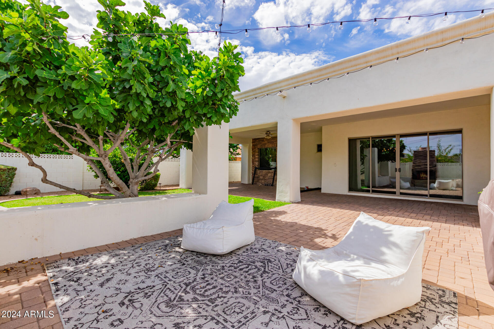 1953 E MONTEBELLO Avenue