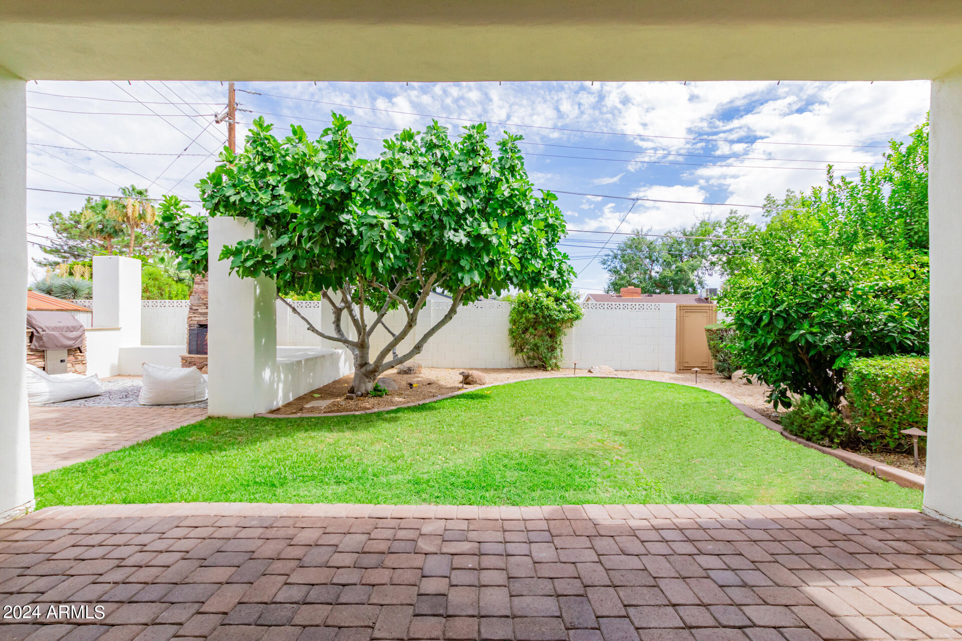 1953 E MONTEBELLO Avenue