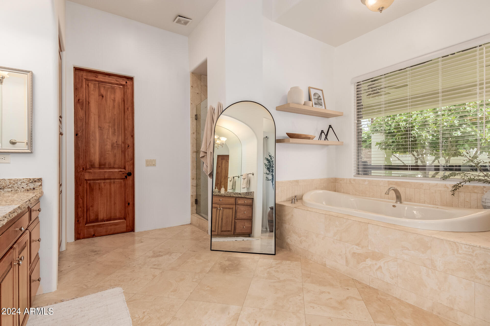 1953 E MONTEBELLO Avenue