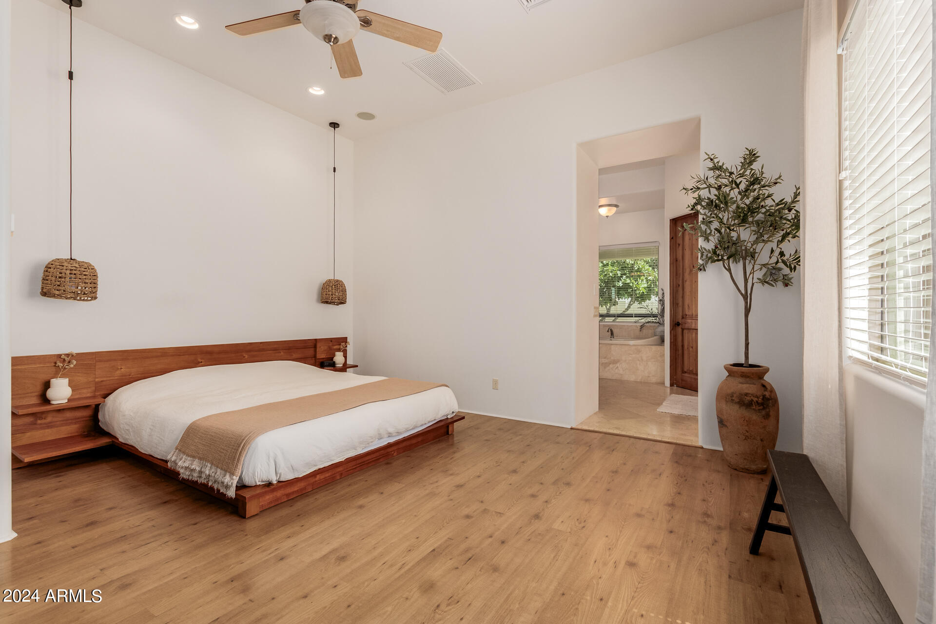 1953 E MONTEBELLO Avenue