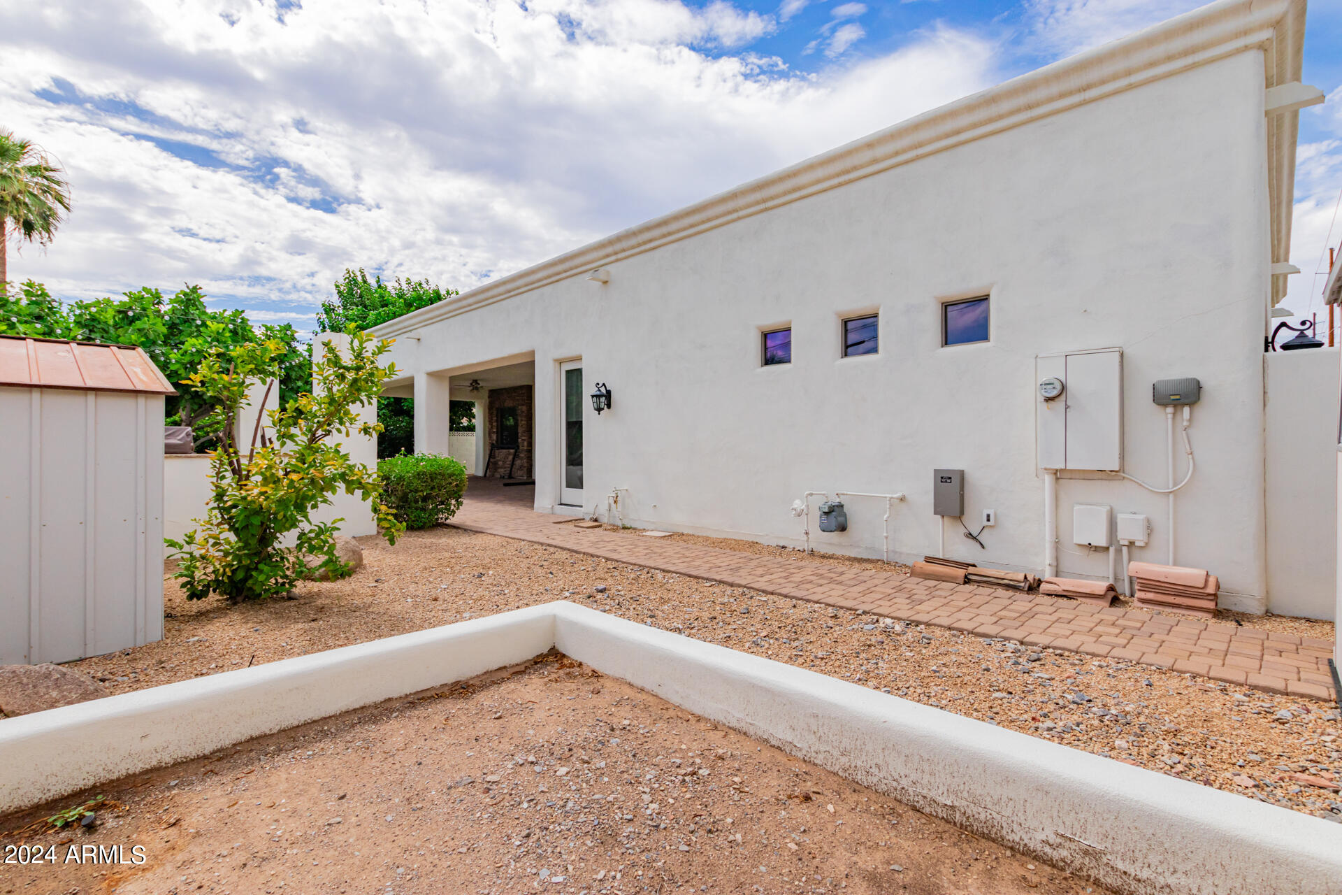 1953 E MONTEBELLO Avenue