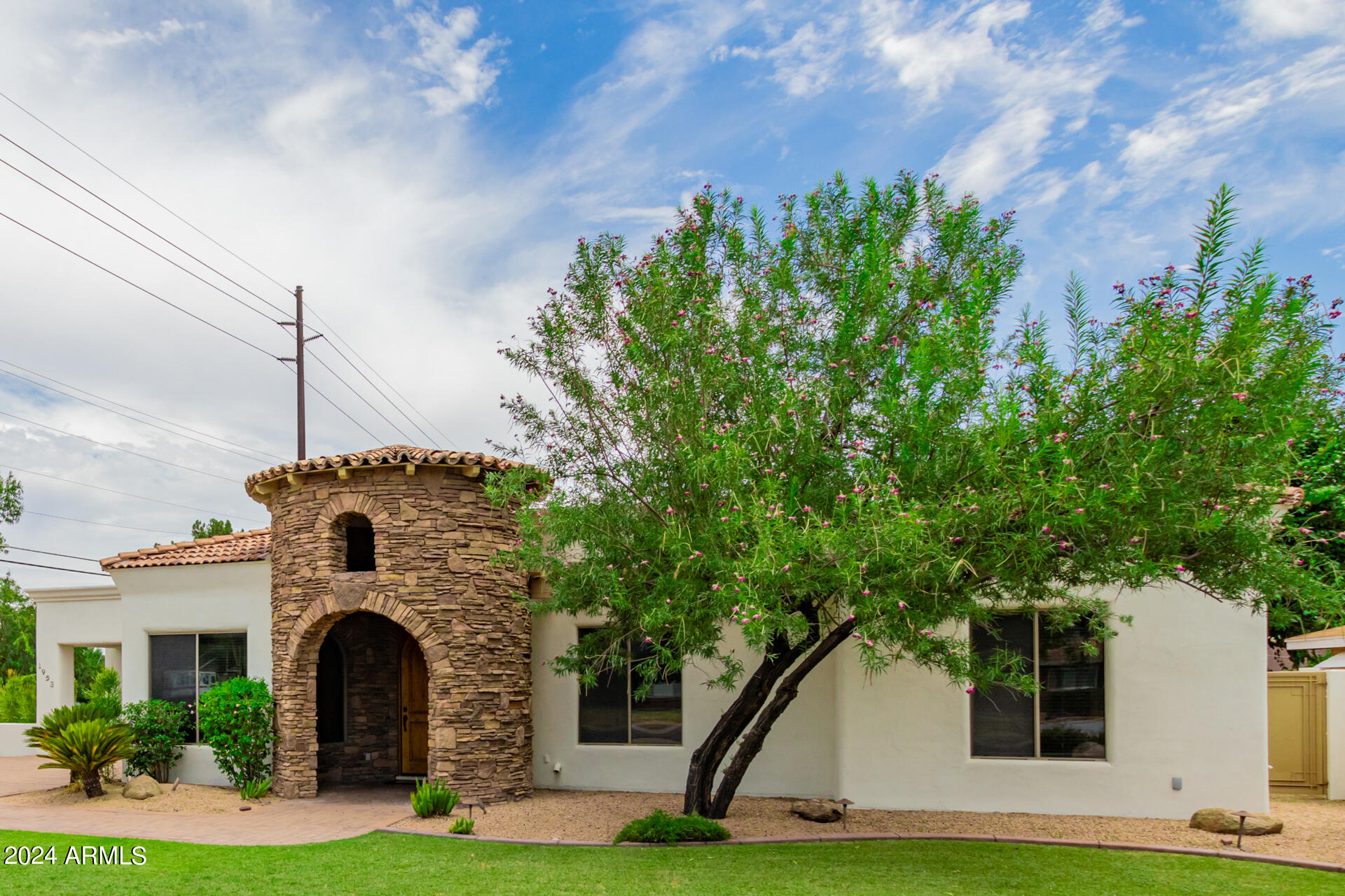 1953 E MONTEBELLO Avenue