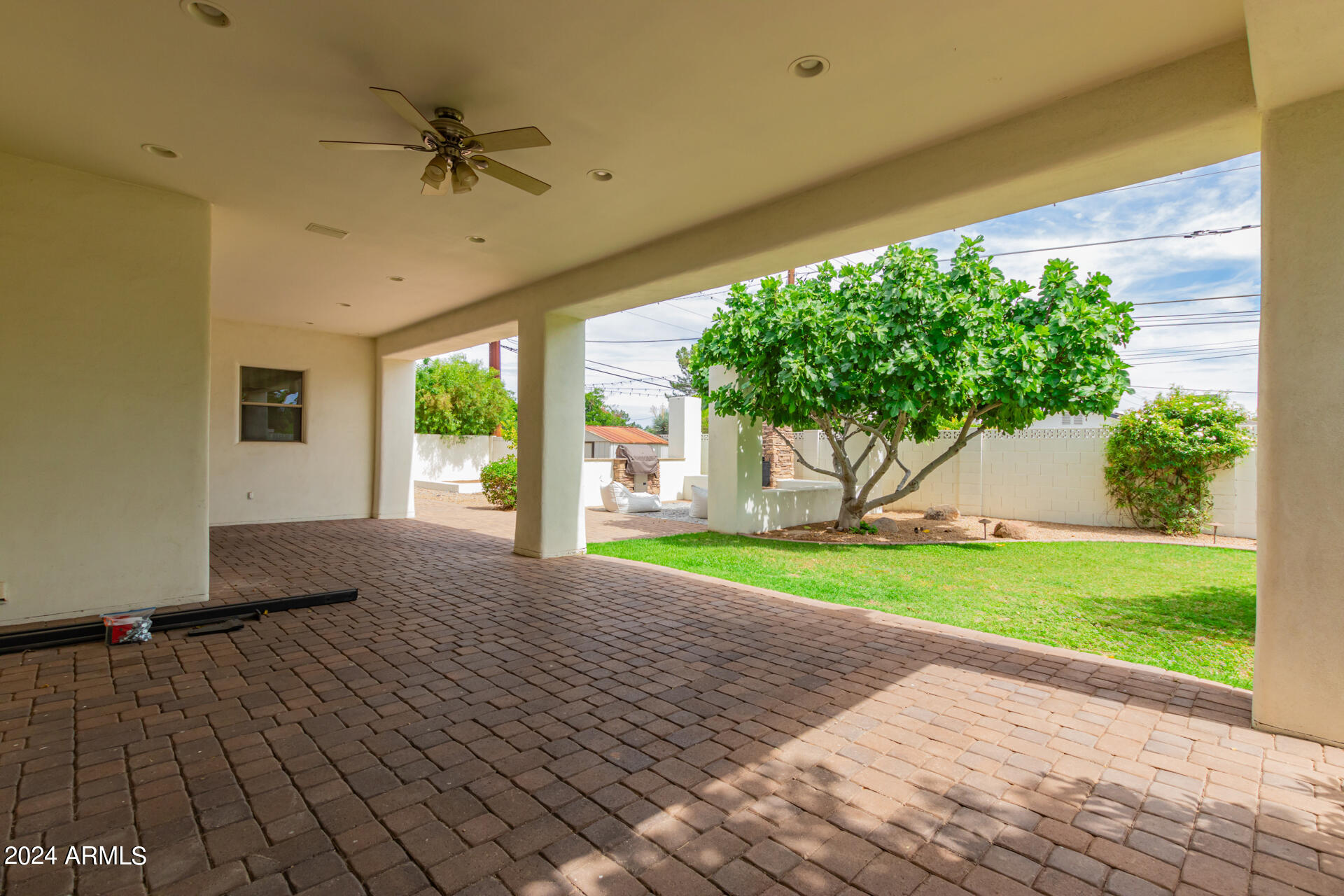 1953 E MONTEBELLO Avenue