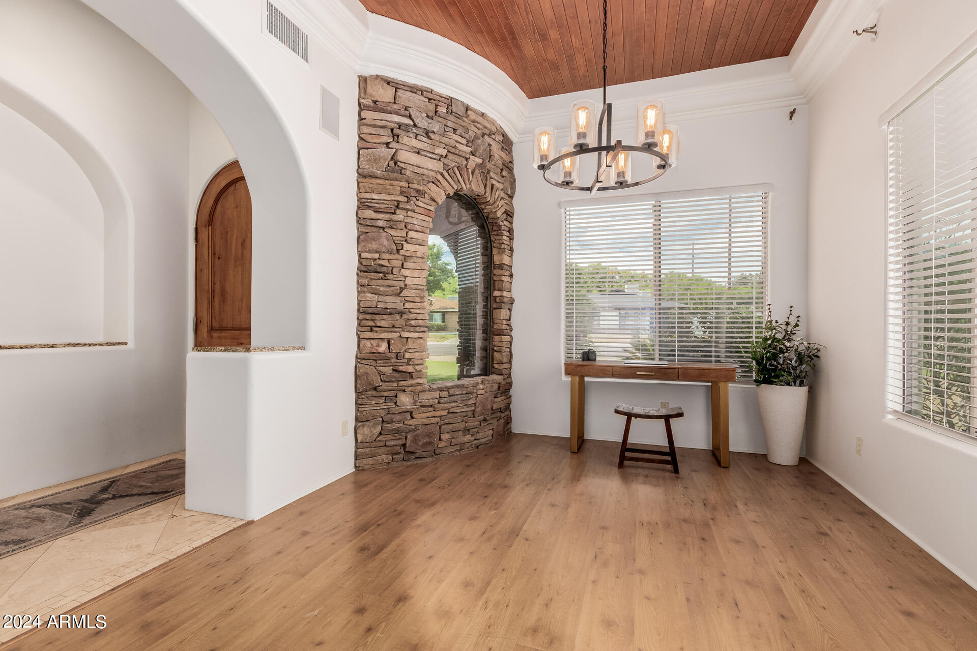 1953 E MONTEBELLO Avenue