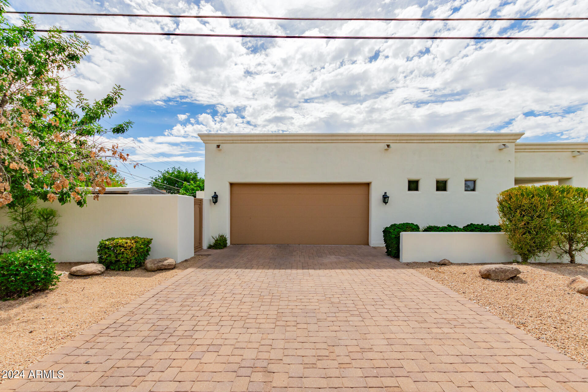 1953 E MONTEBELLO Avenue