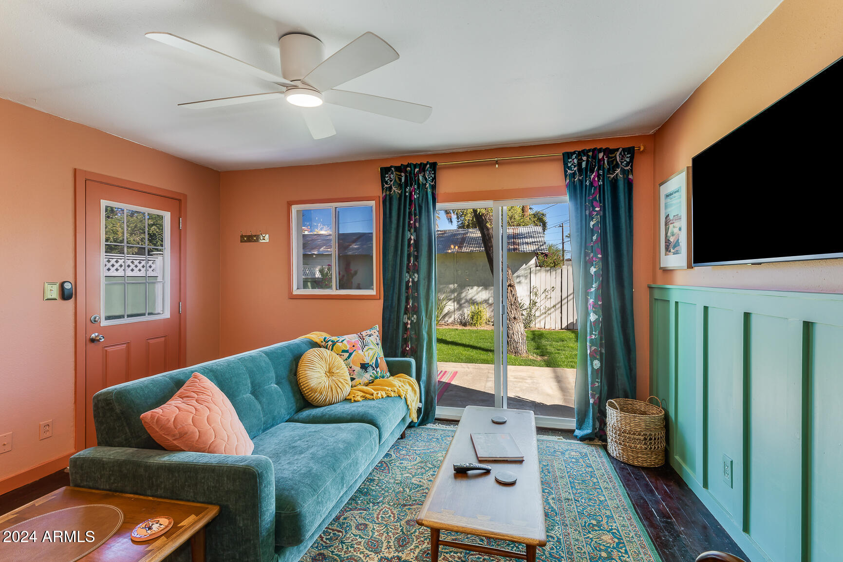 125 W PALM Lane
