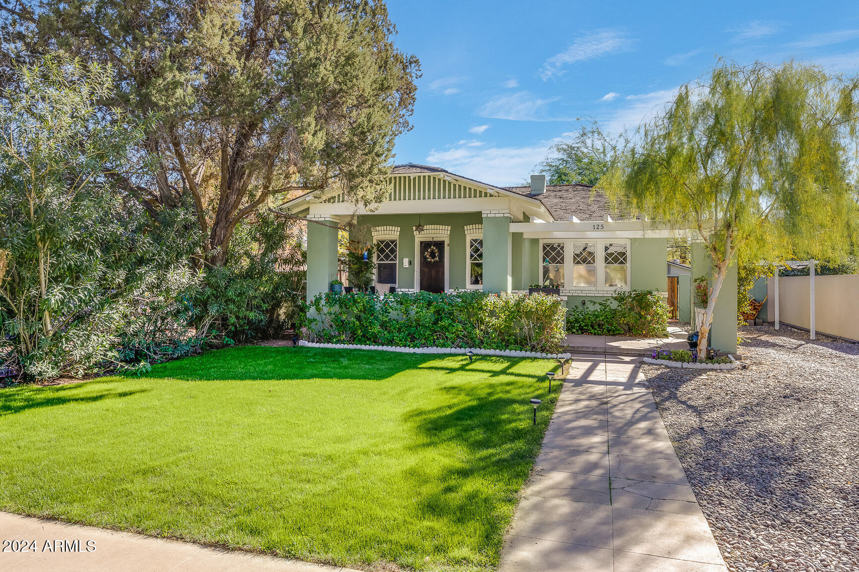 125 W PALM Lane