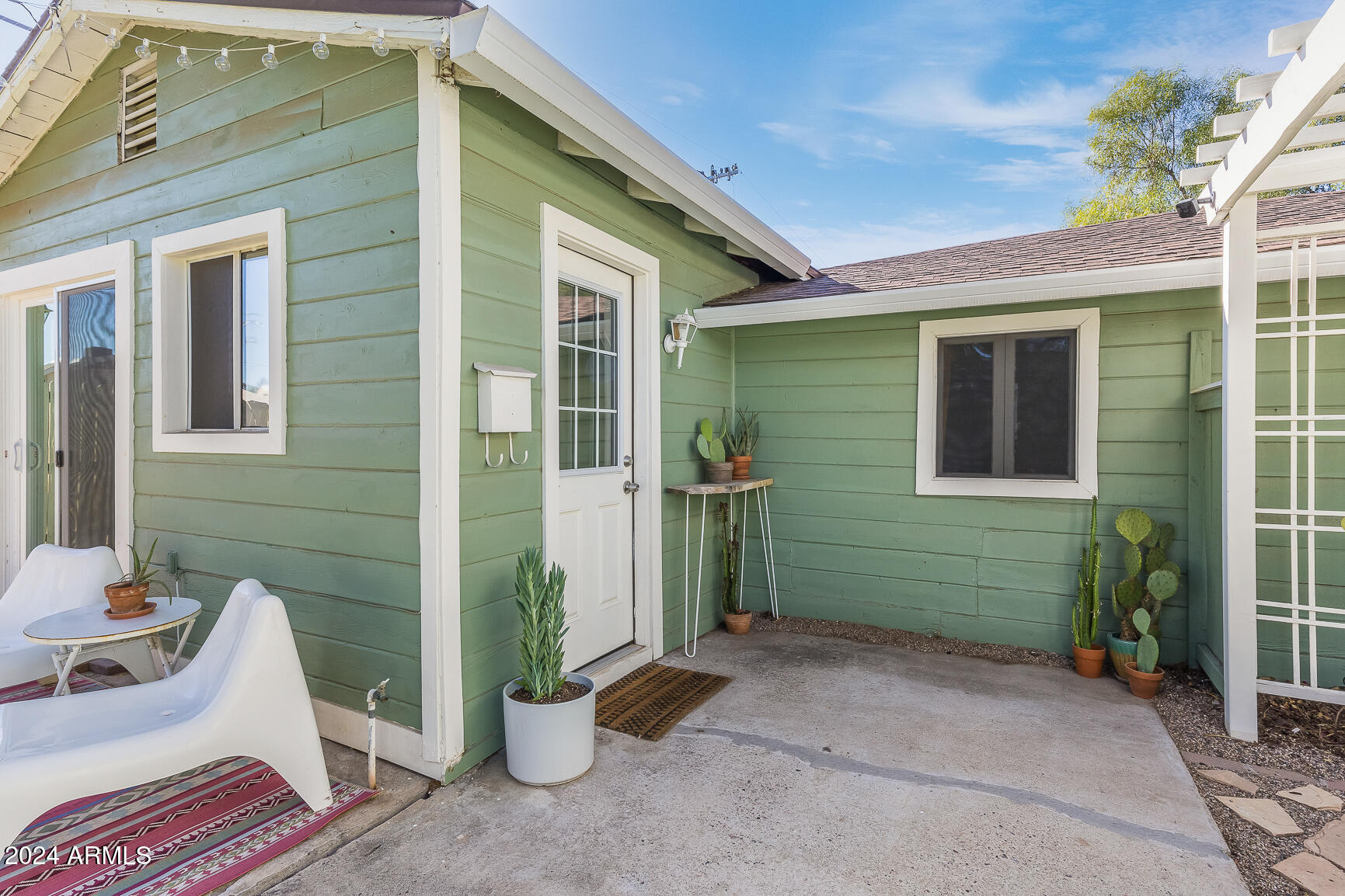 125 W PALM Lane