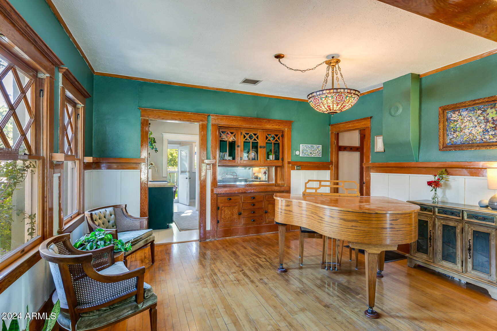125 W PALM Lane