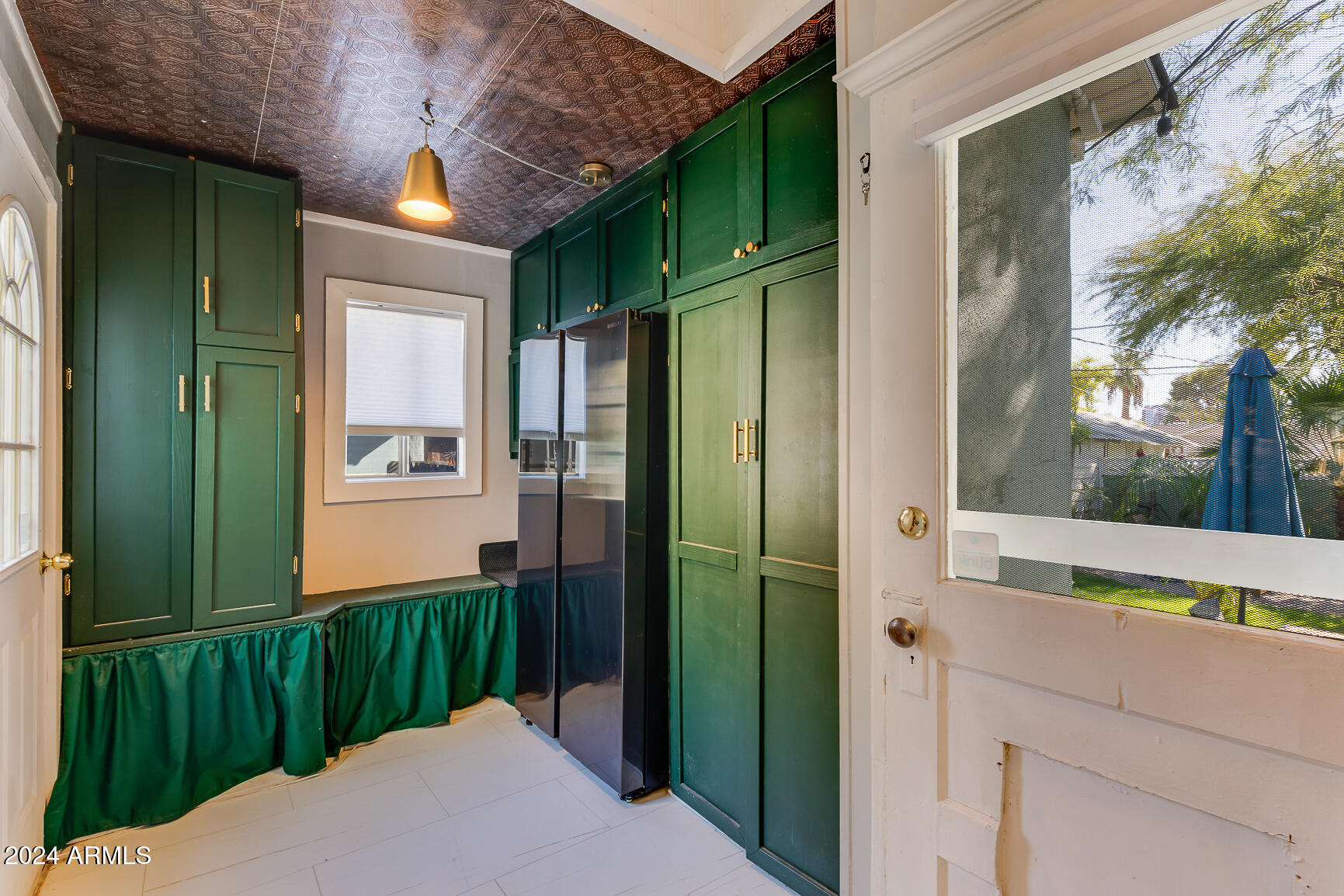125 W PALM Lane