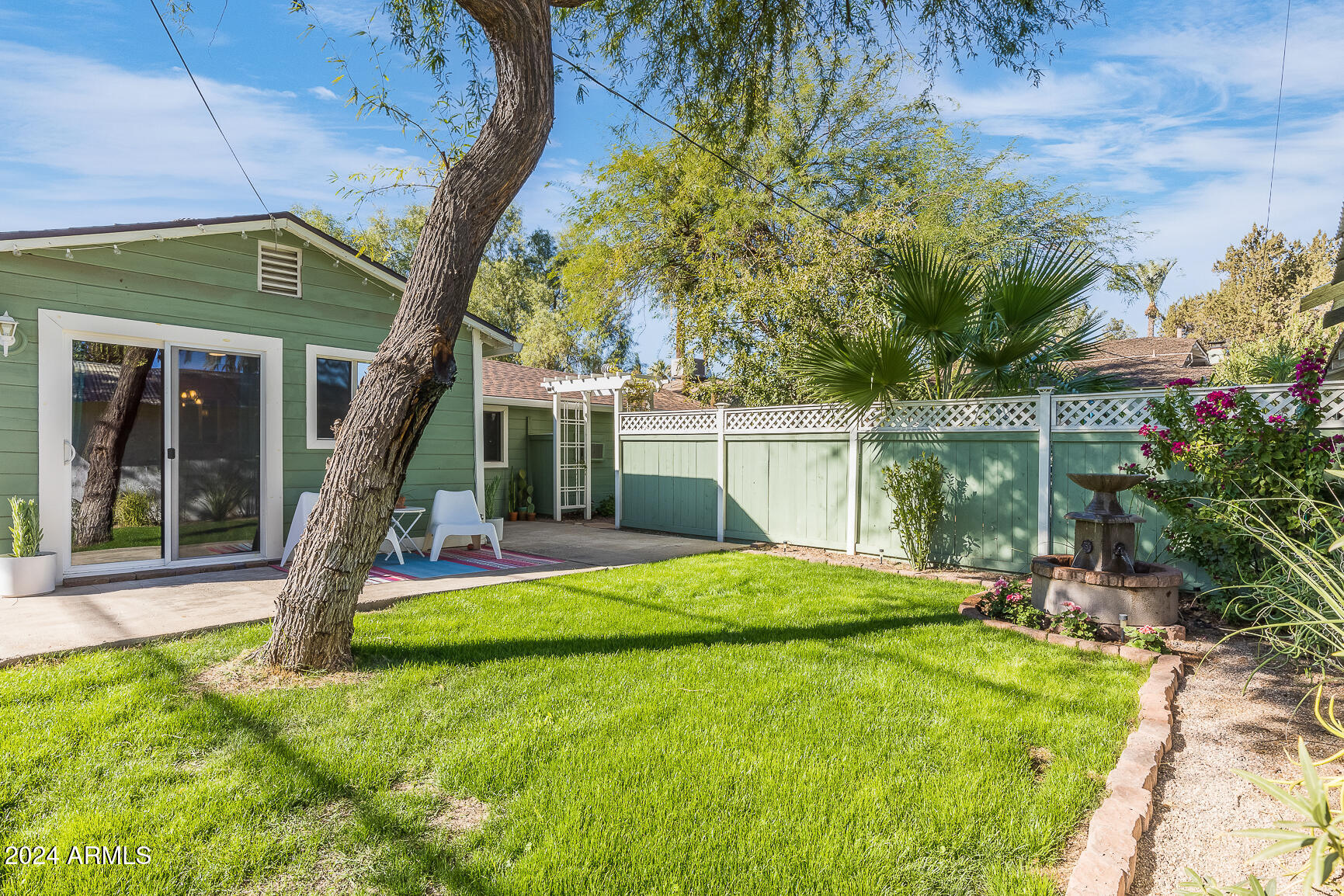 125 W PALM Lane