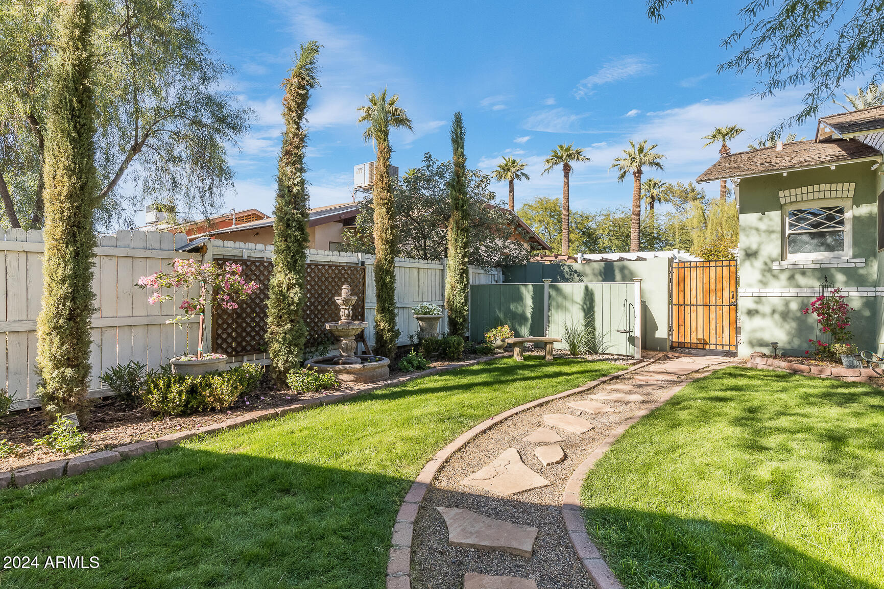 125 W PALM Lane