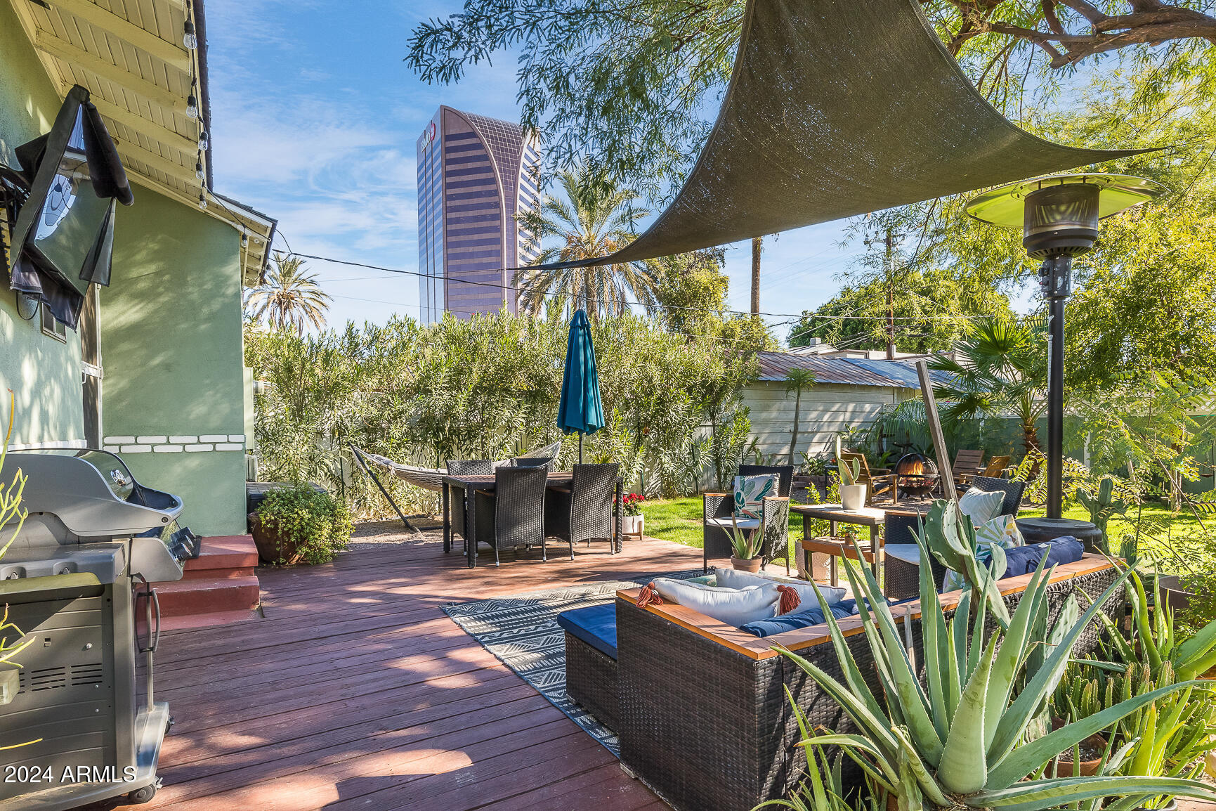 125 W PALM Lane