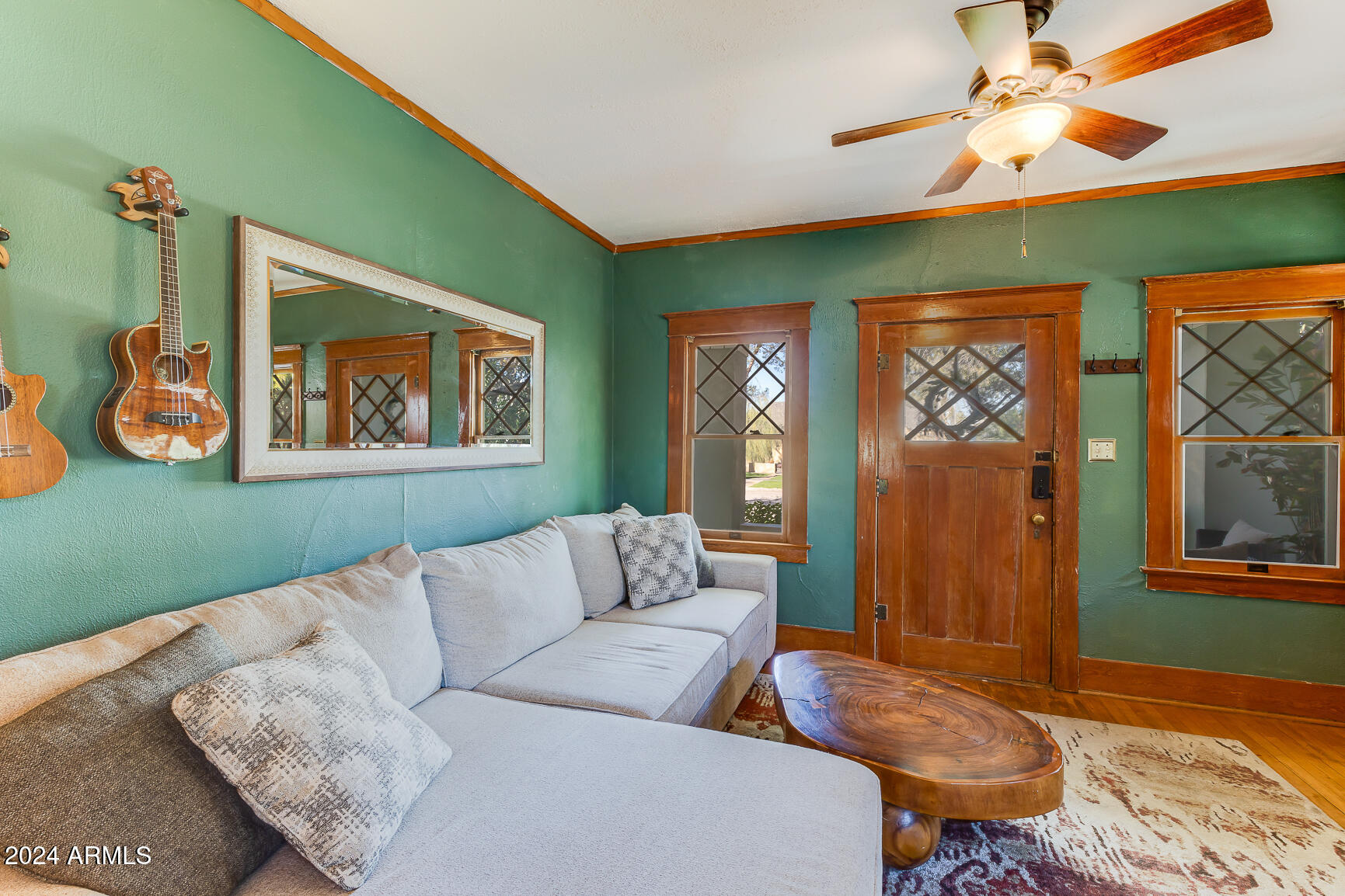 125 W PALM Lane