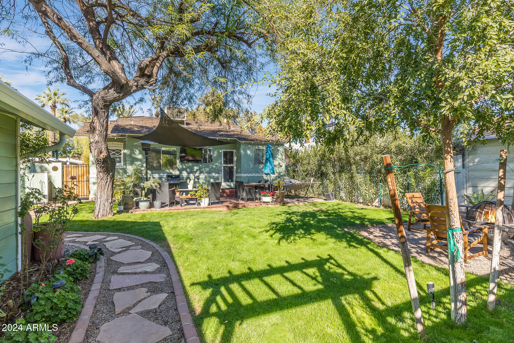 125 W PALM Lane
