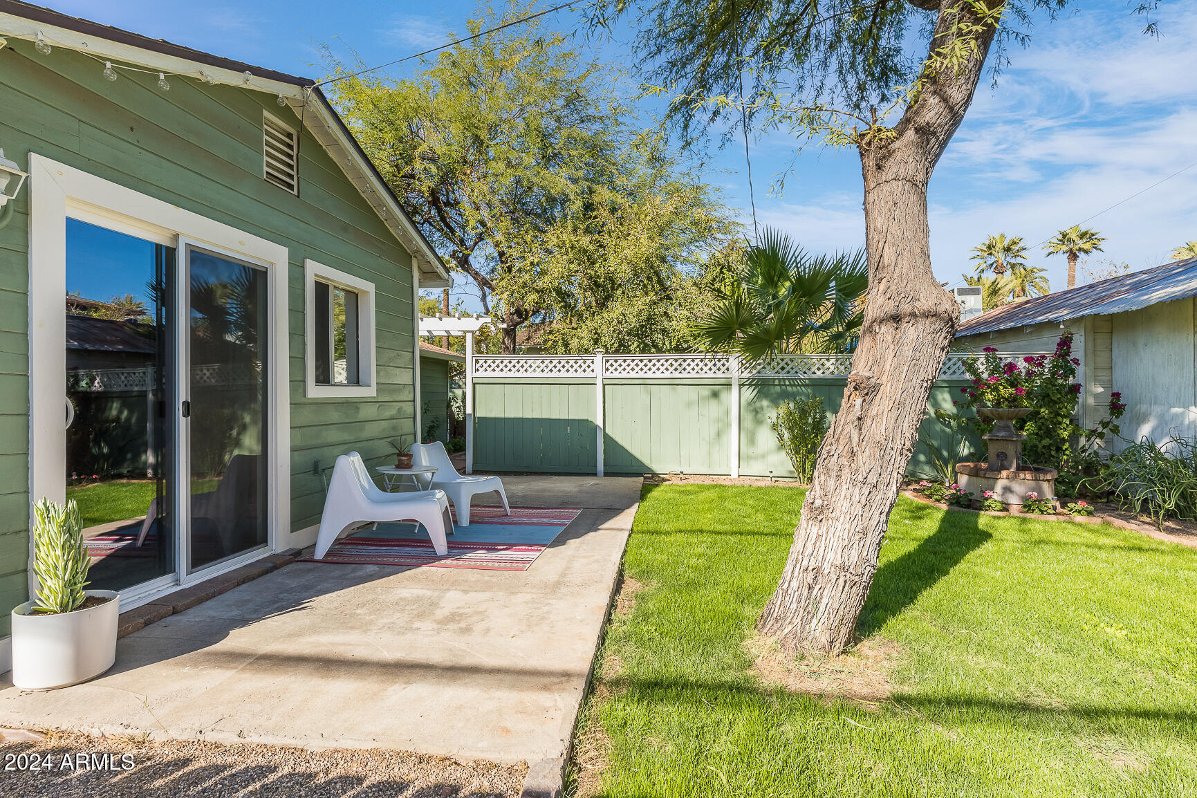 125 W PALM Lane