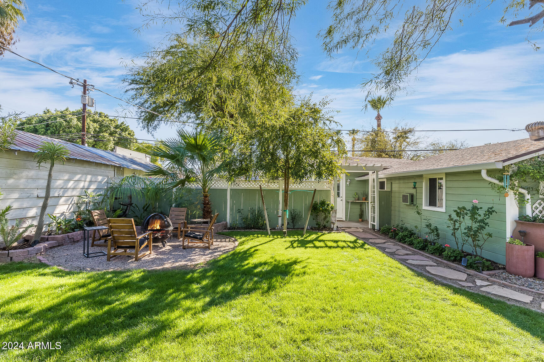 125 W PALM Lane
