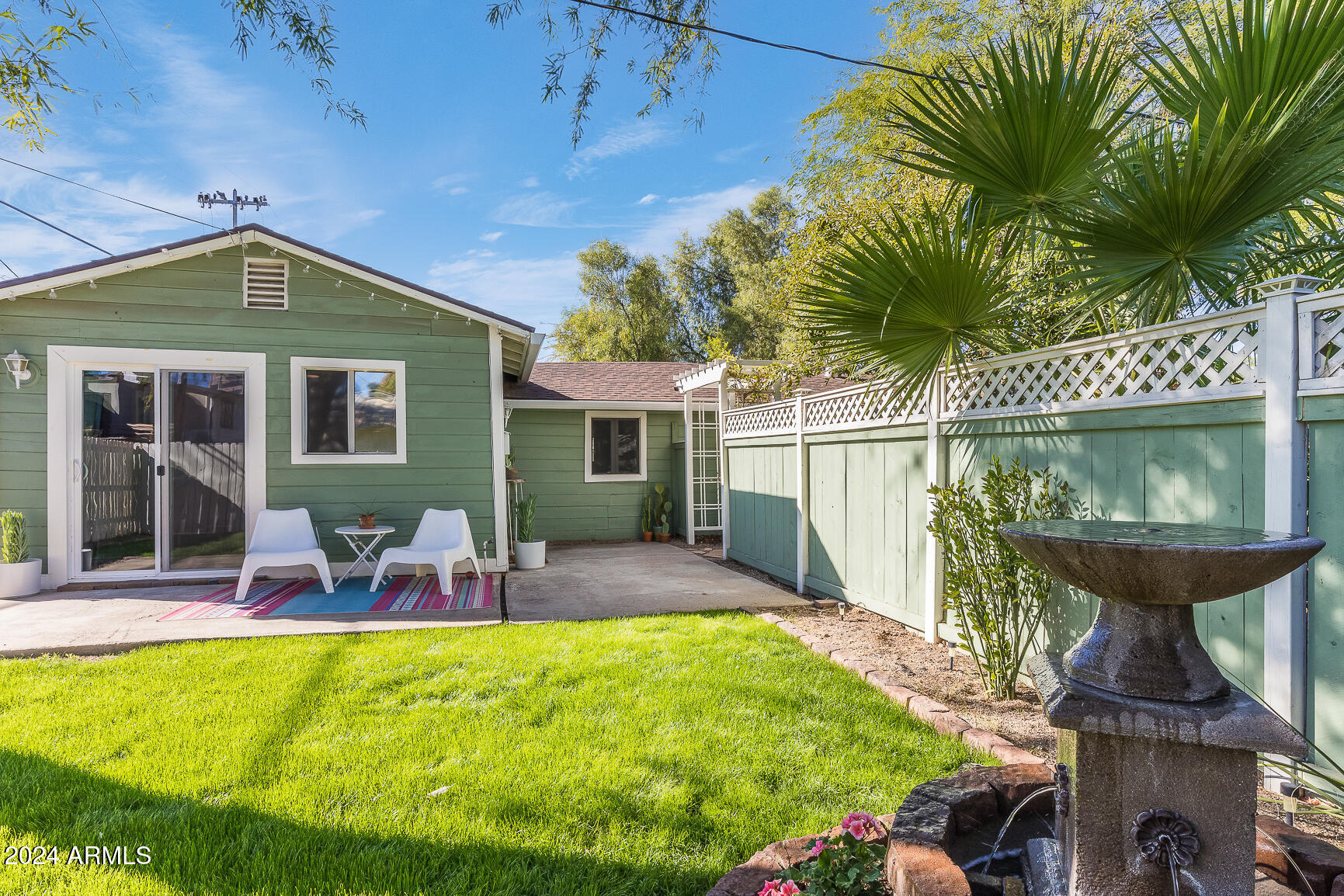 125 W PALM Lane