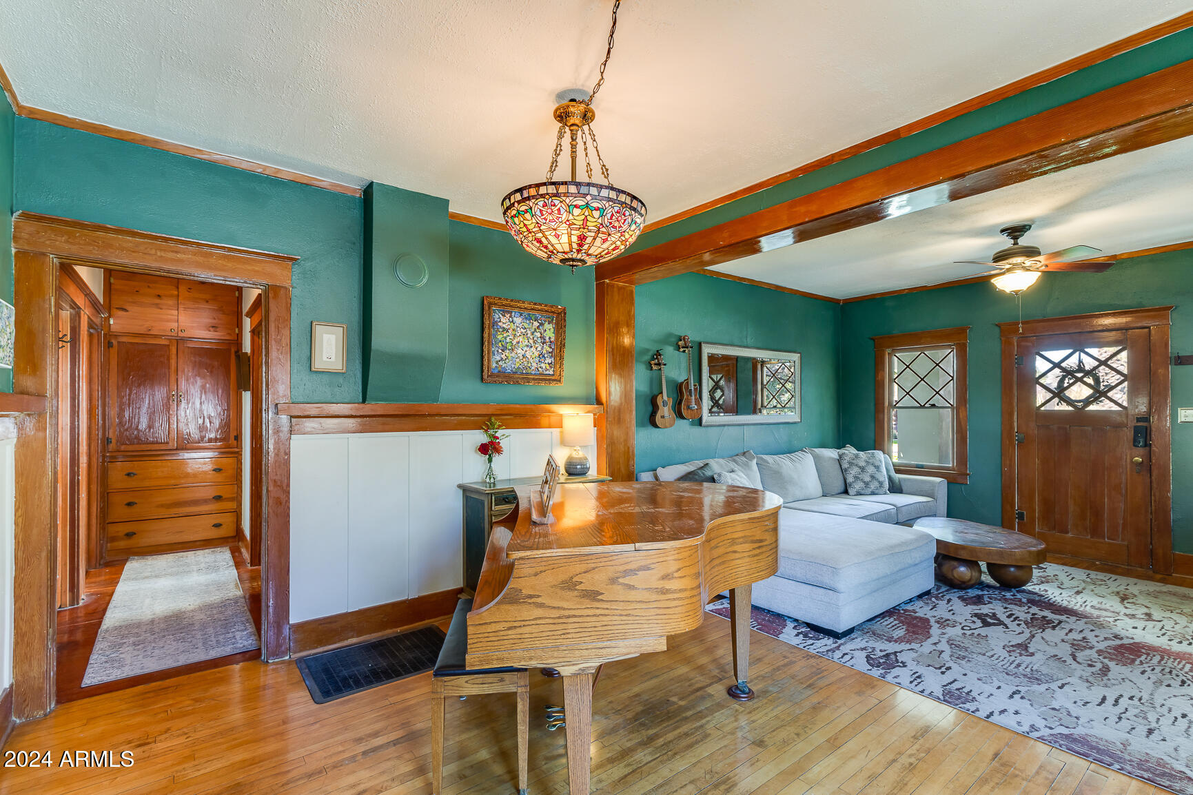 125 W PALM Lane