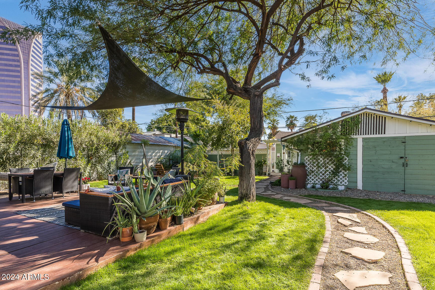 125 W PALM Lane