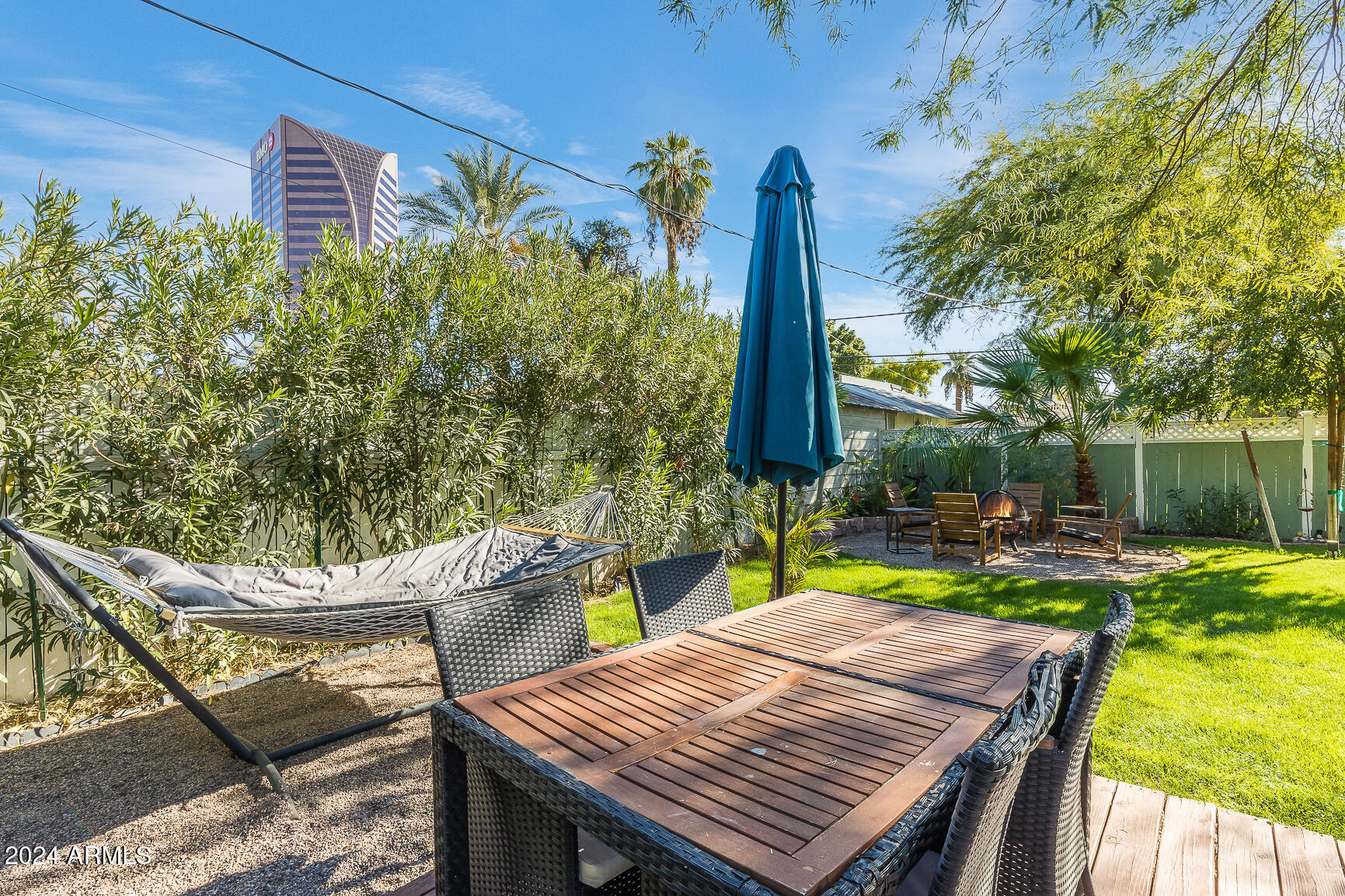 125 W PALM Lane