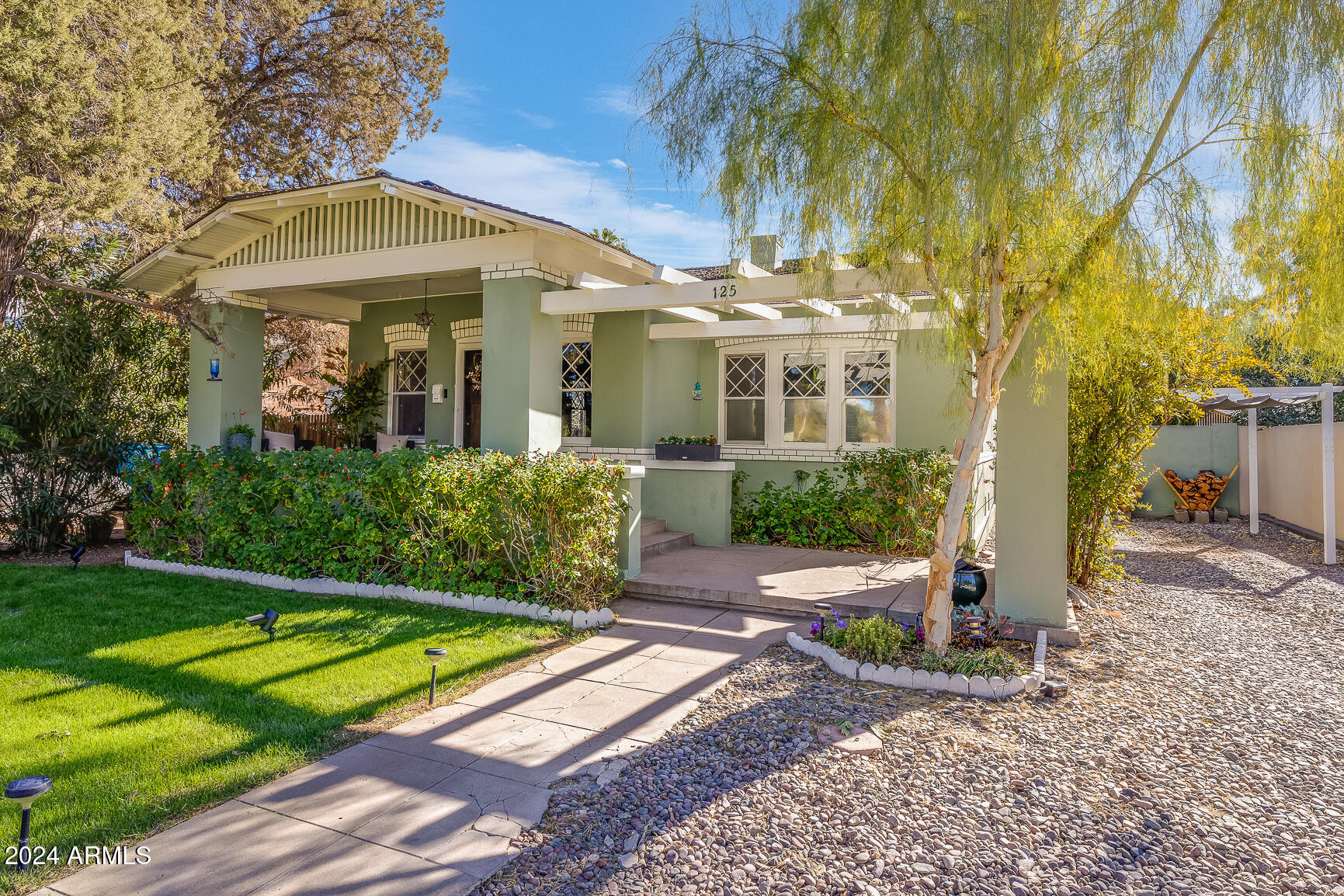 125 W PALM Lane