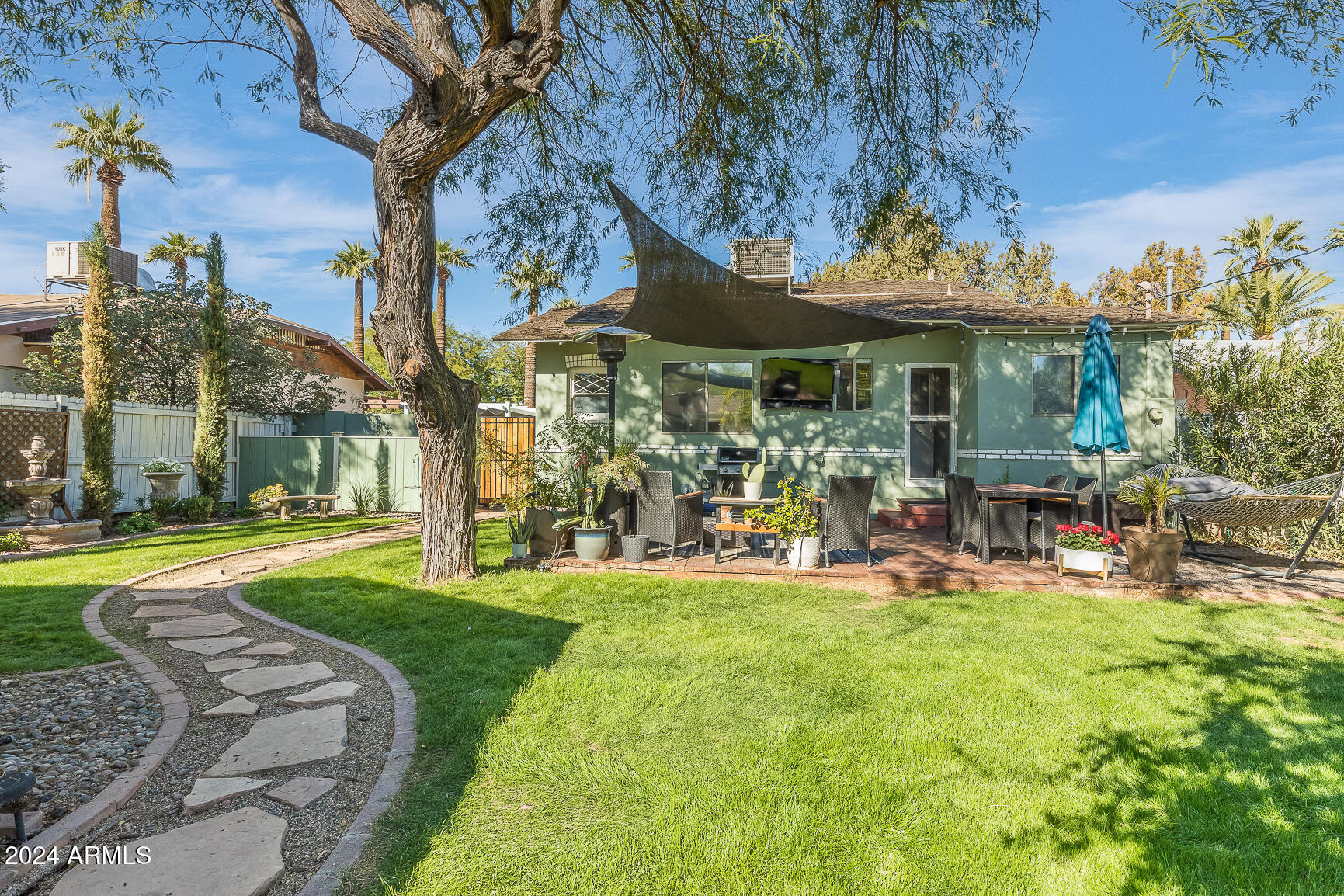 125 W PALM Lane