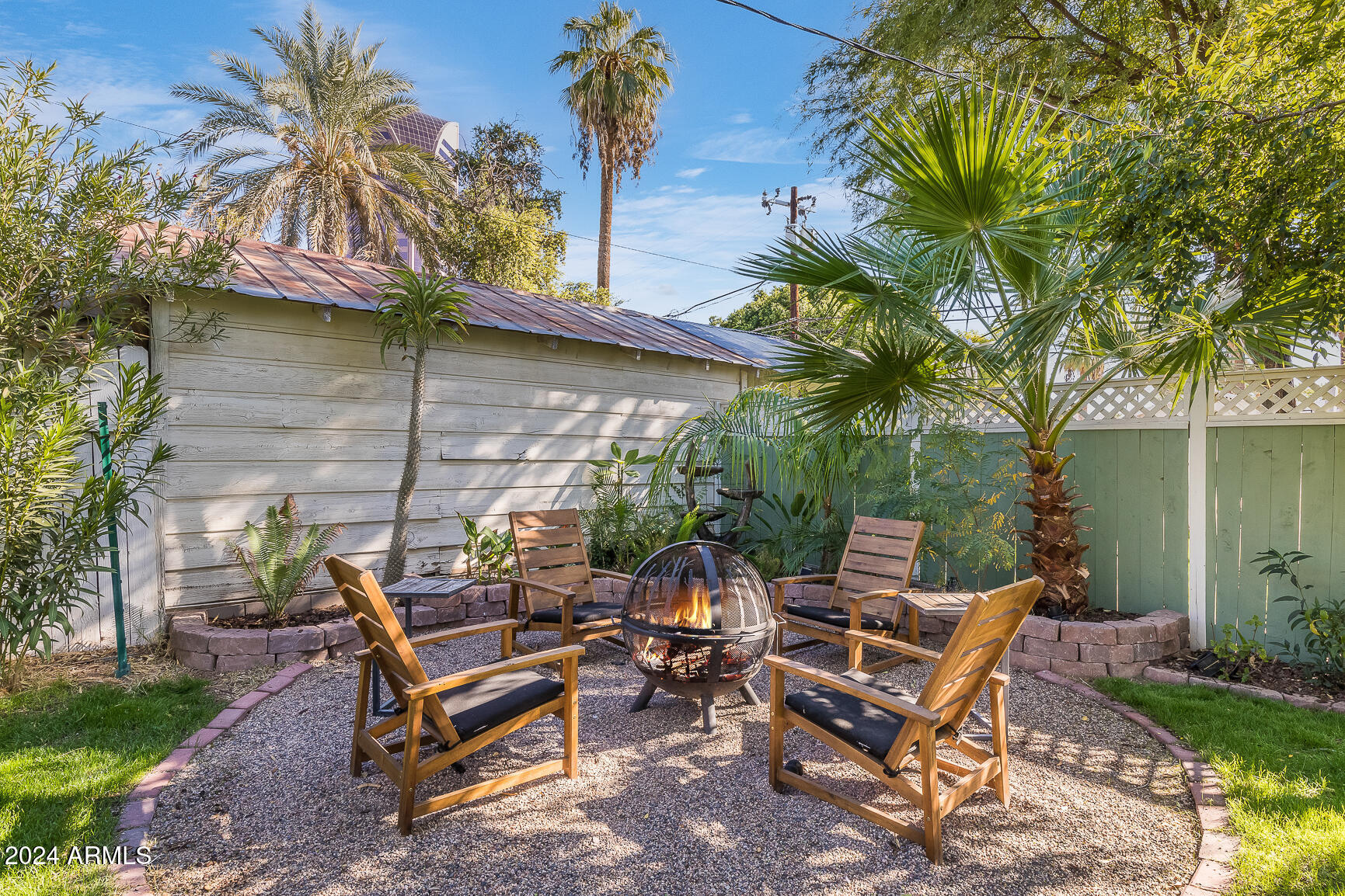 125 W PALM Lane