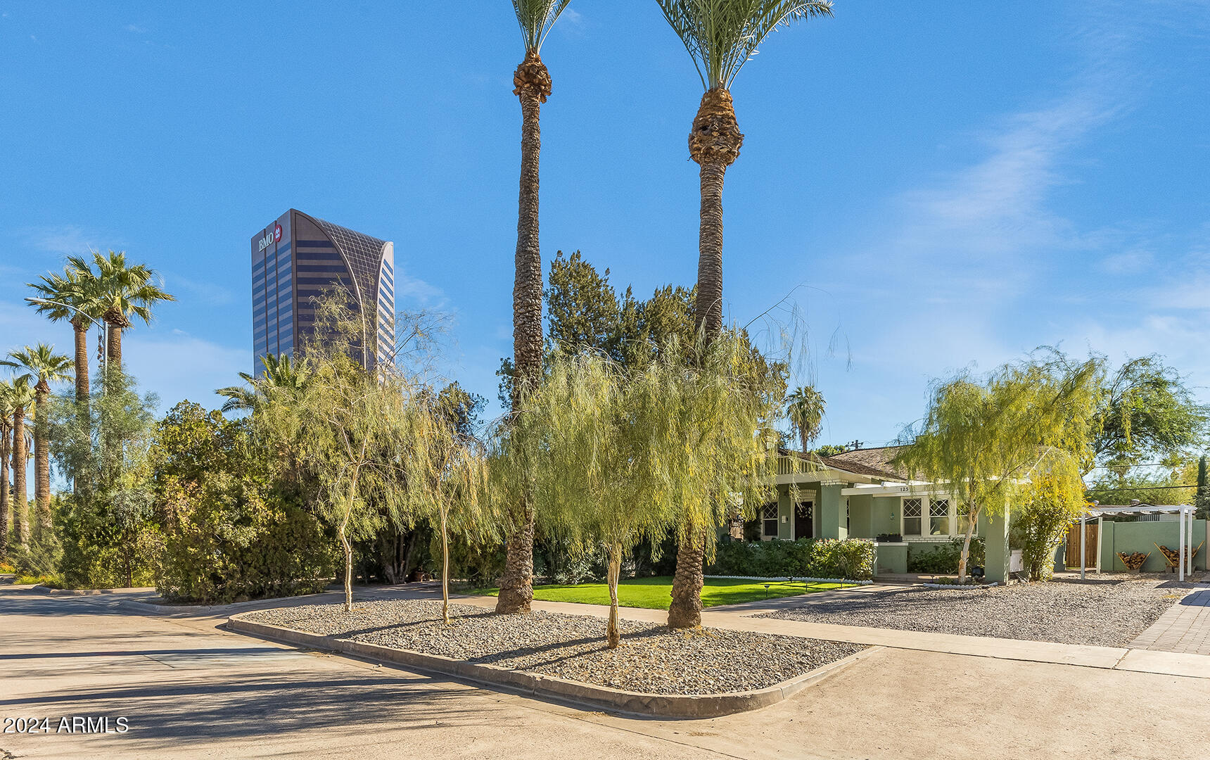 125 W PALM Lane