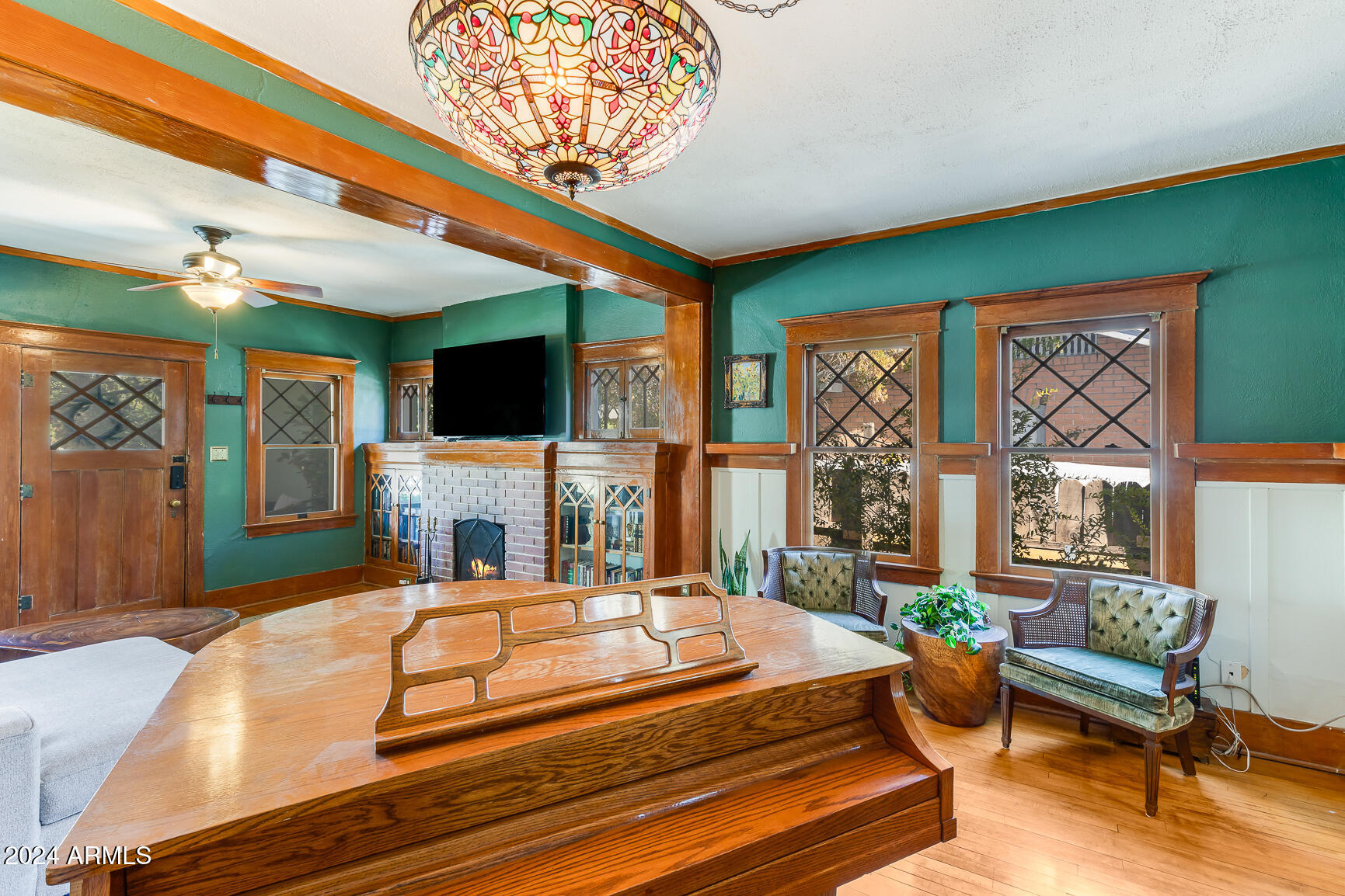 125 W PALM Lane