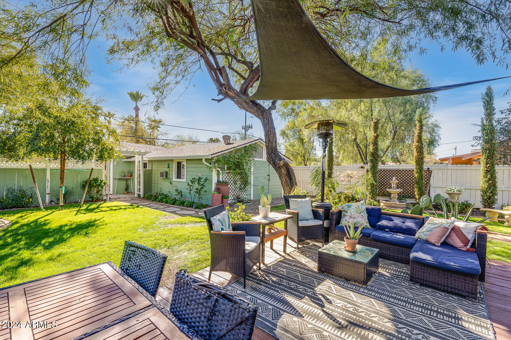125 W PALM Lane