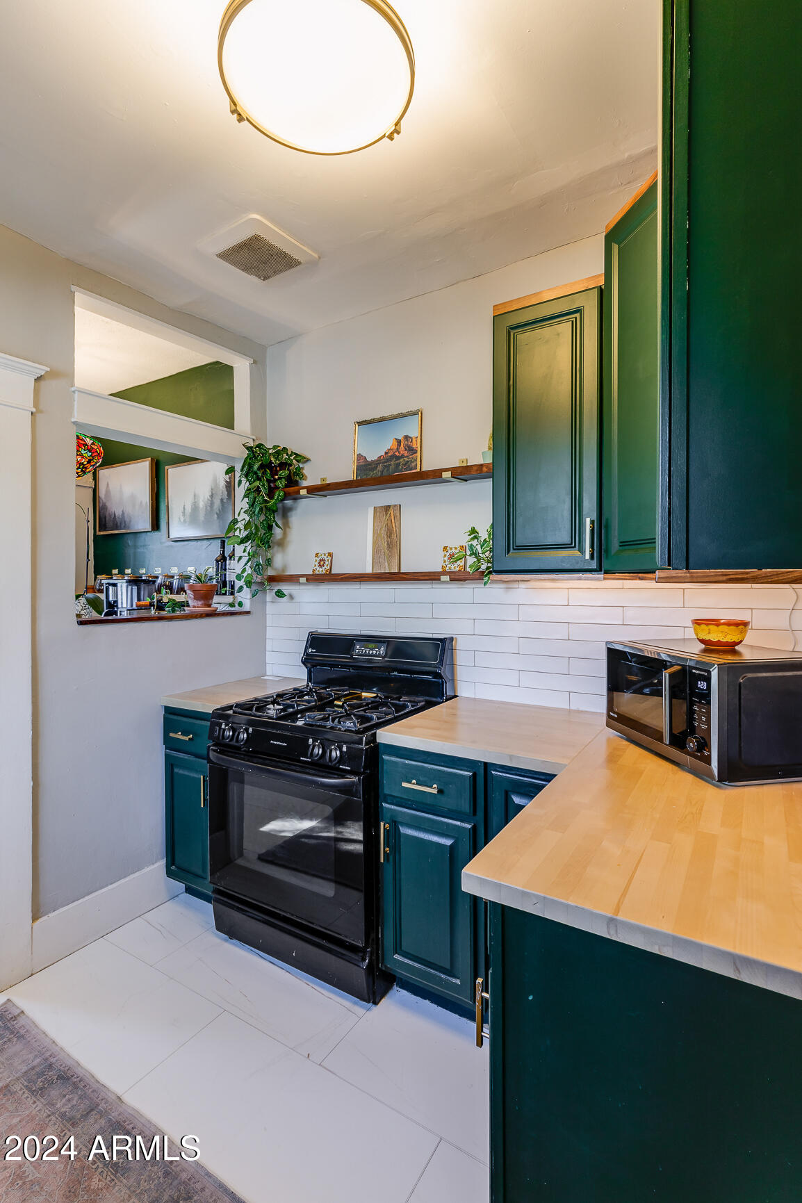 125 W PALM Lane