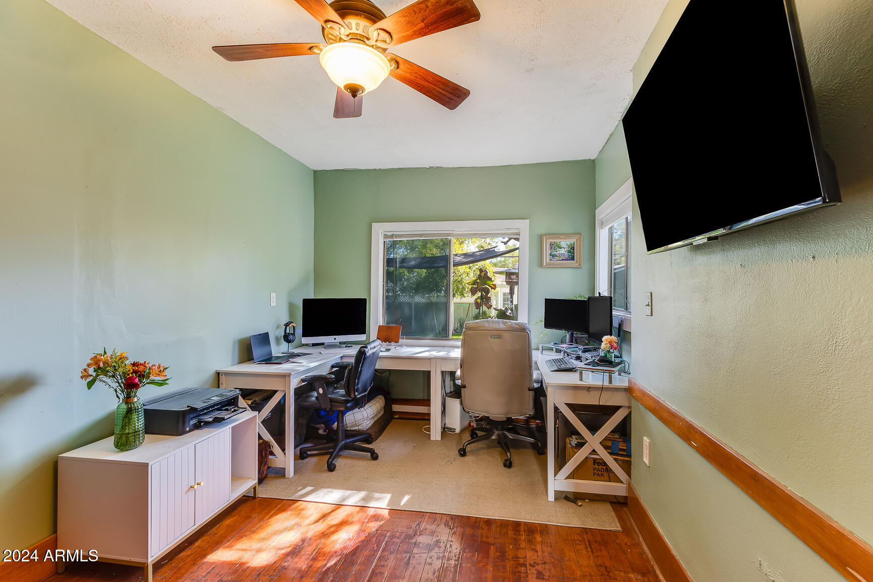 125 W PALM Lane