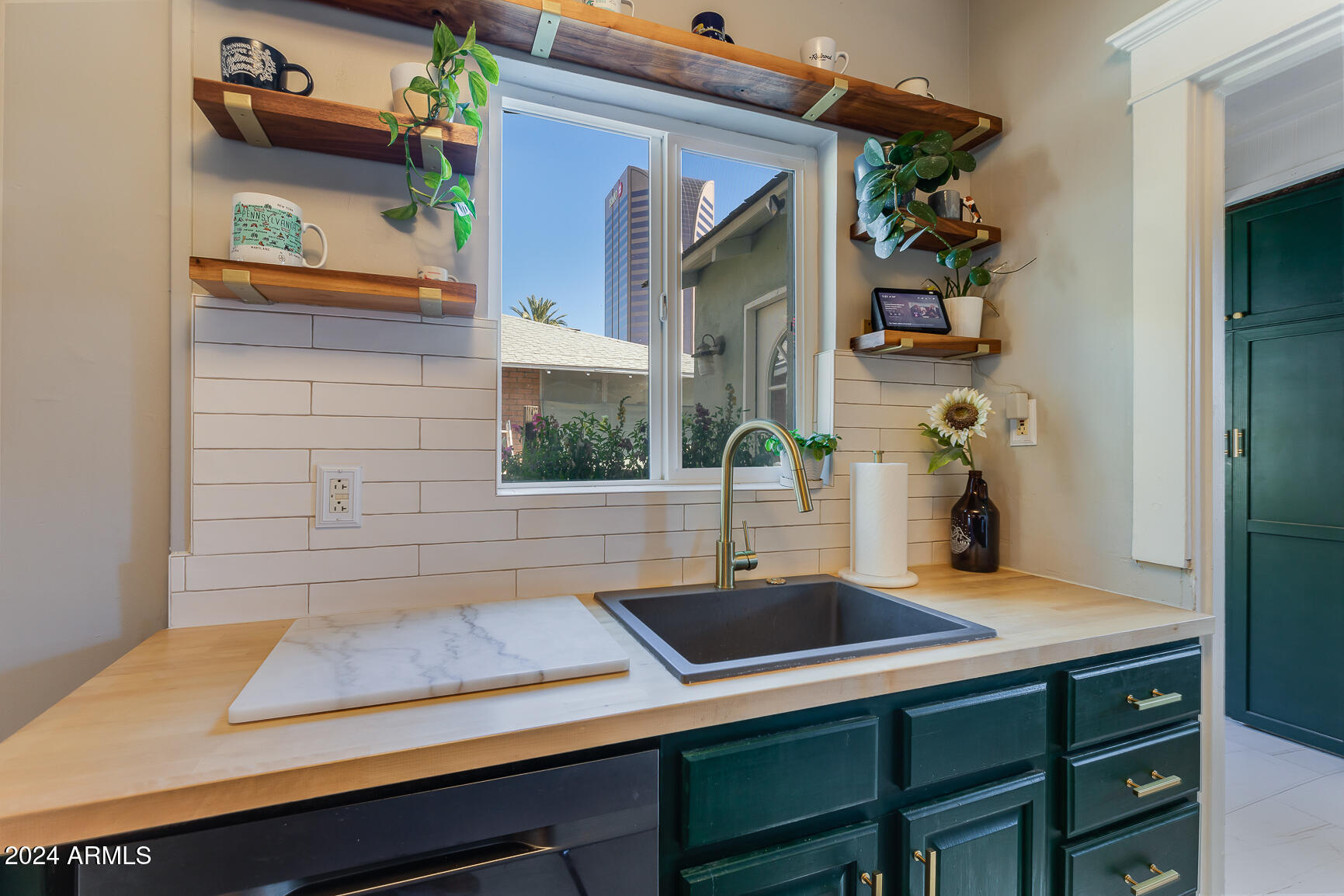 125 W PALM Lane