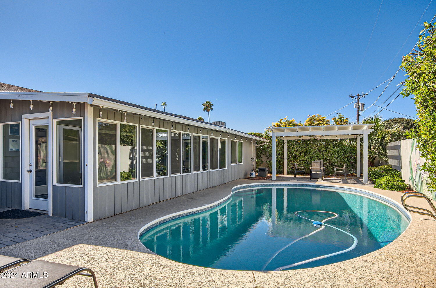 8310 E DEVONSHIRE Avenue