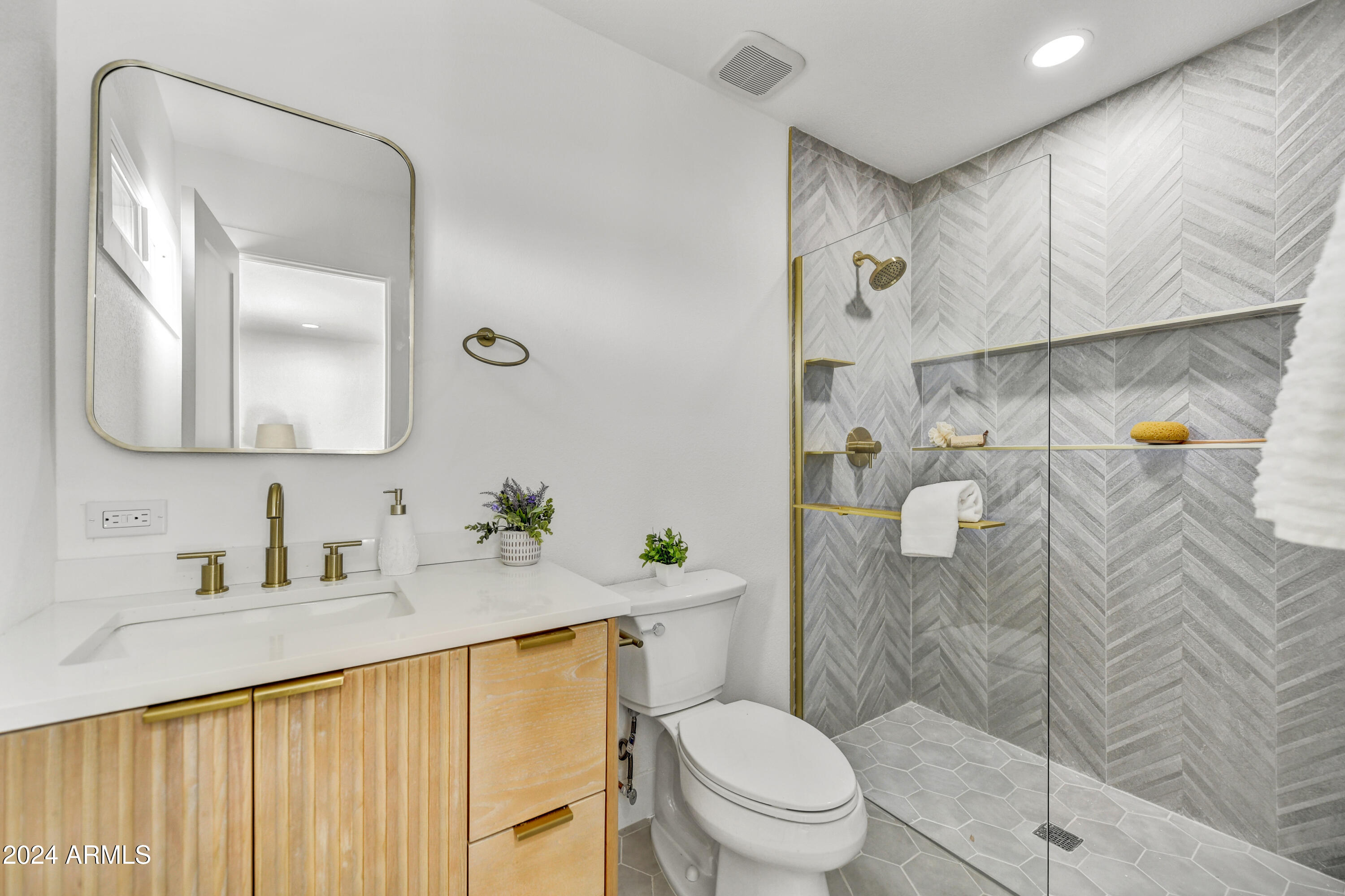 2826 E TURQUOISE Drive