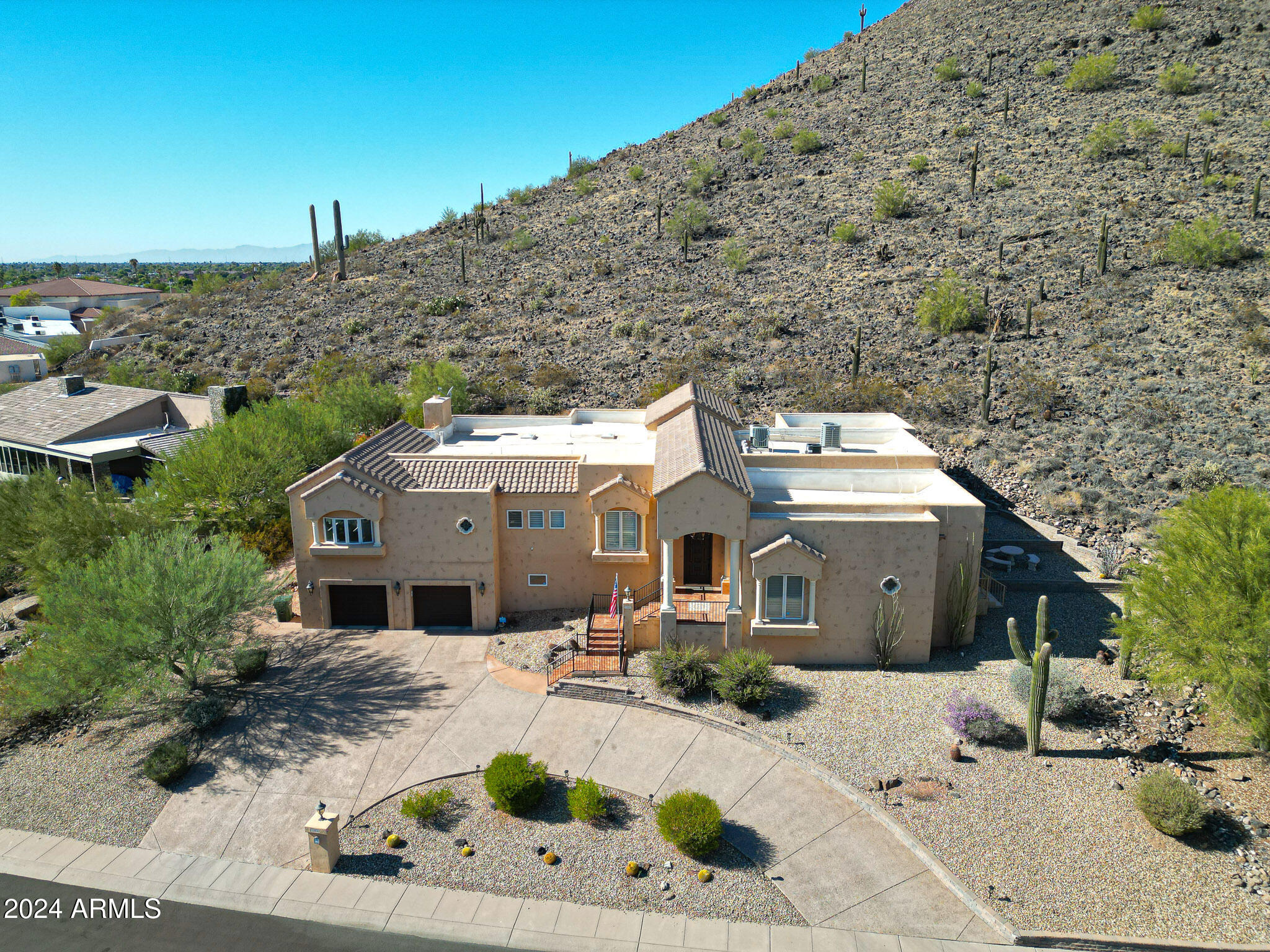 1044 W INDIAN HILLS Place