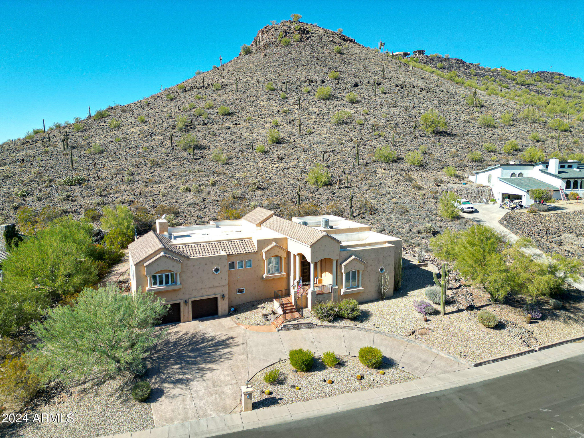 1044 W INDIAN HILLS Place