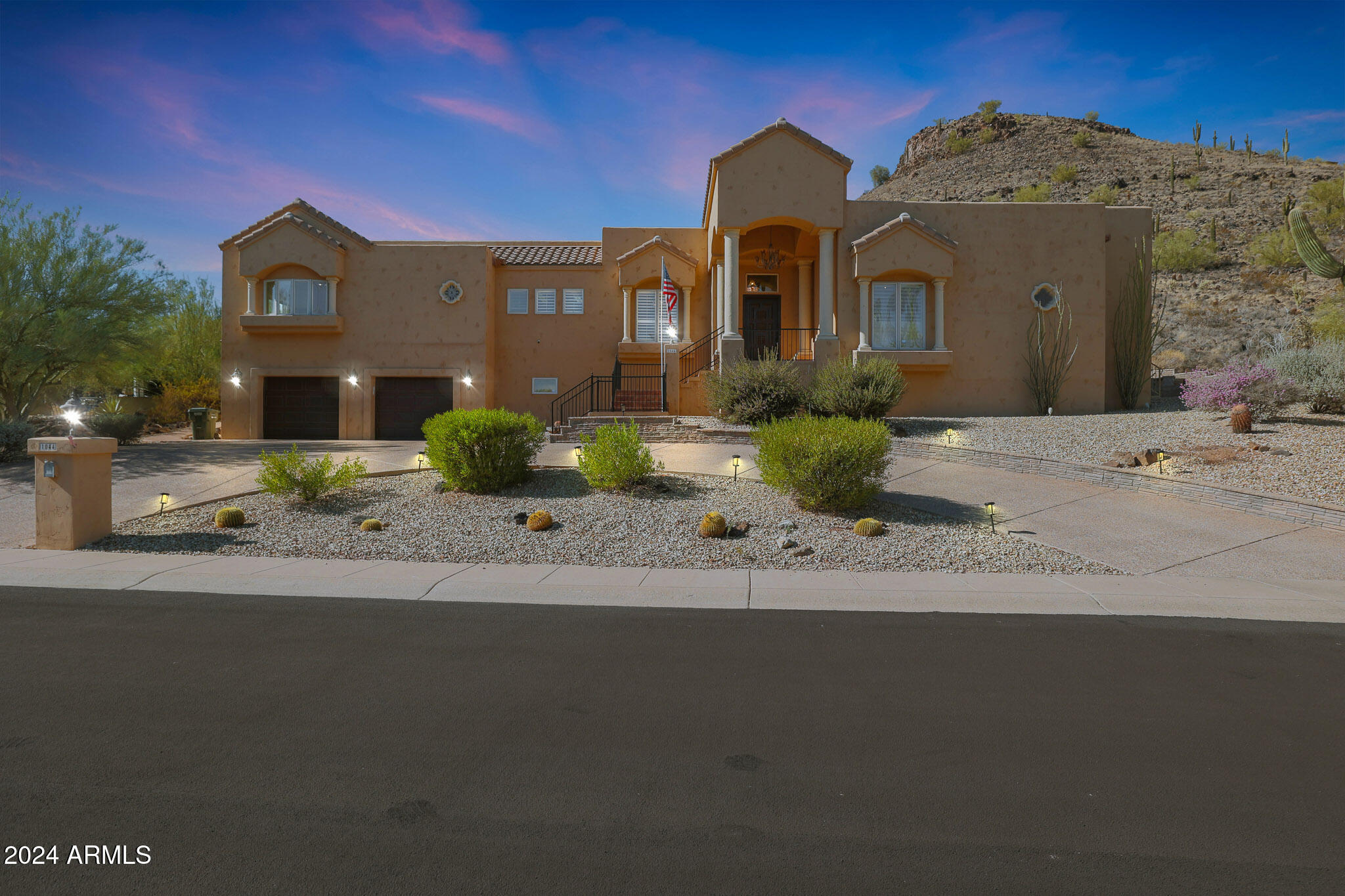 1044 W INDIAN HILLS Place