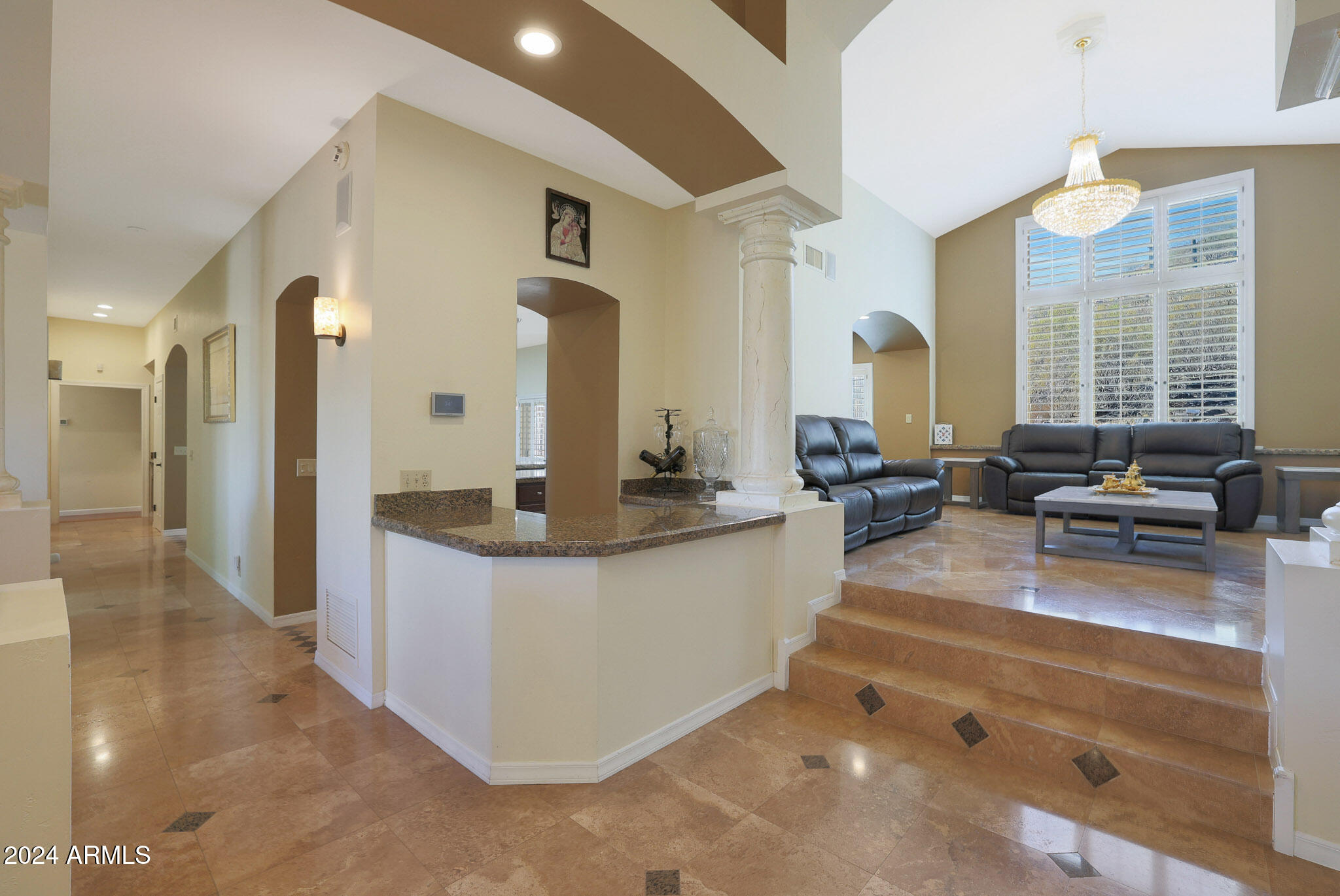1044 W INDIAN HILLS Place