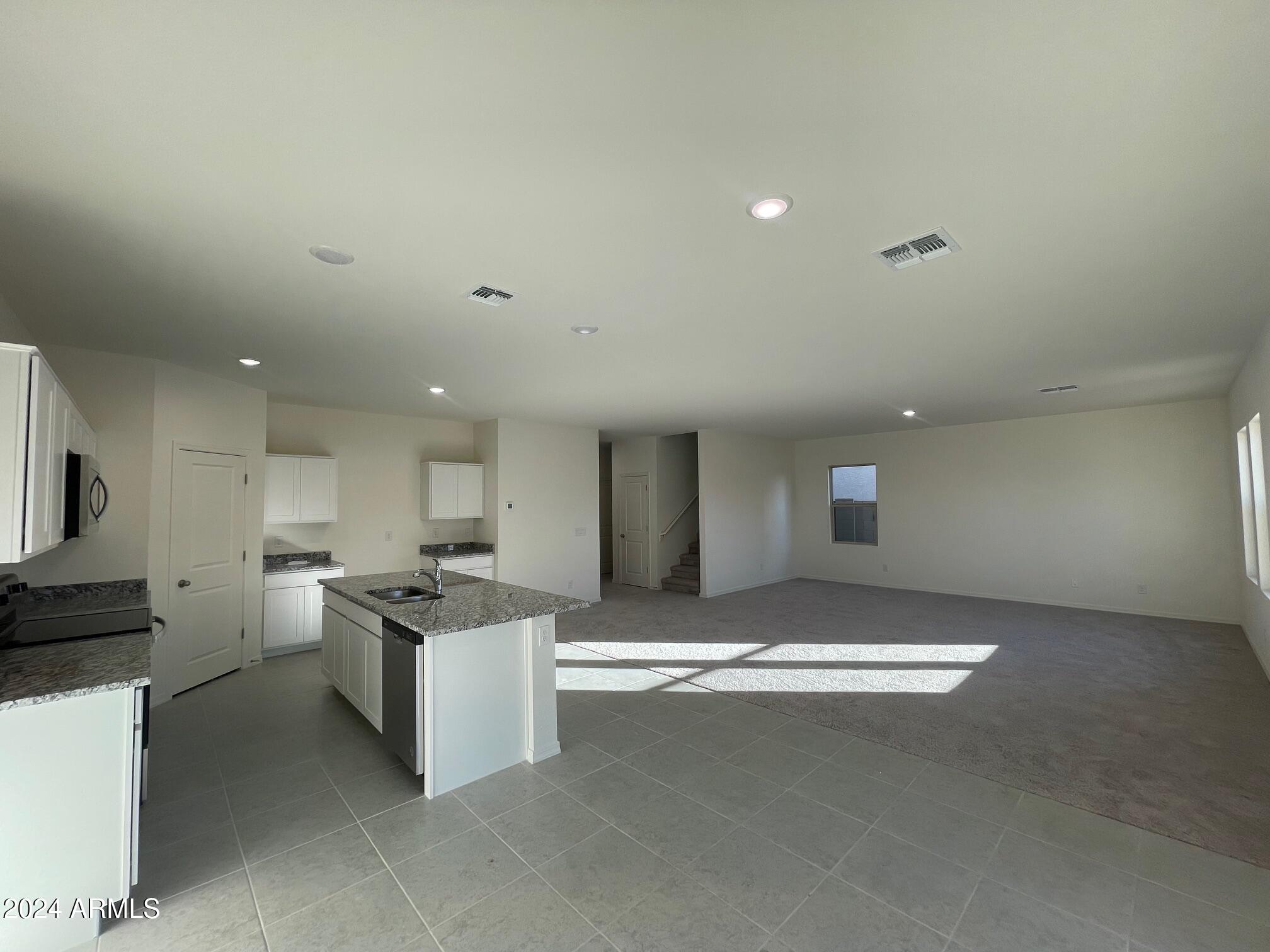 2084 E GRAZING MEADOW Lane