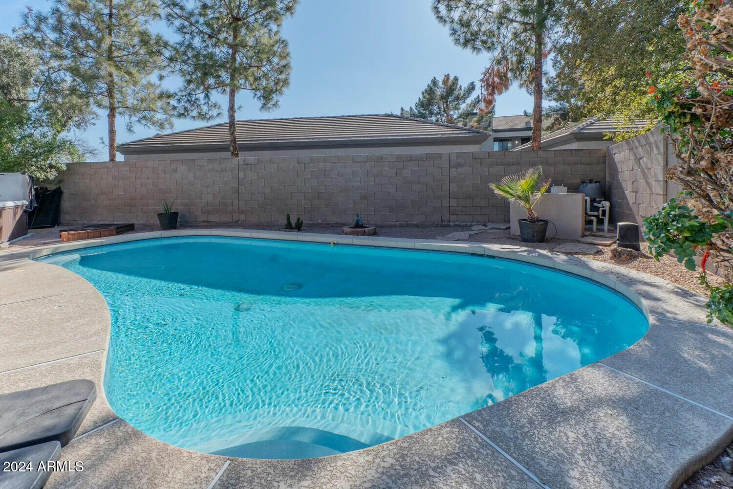 7439 W TONOPAH Drive