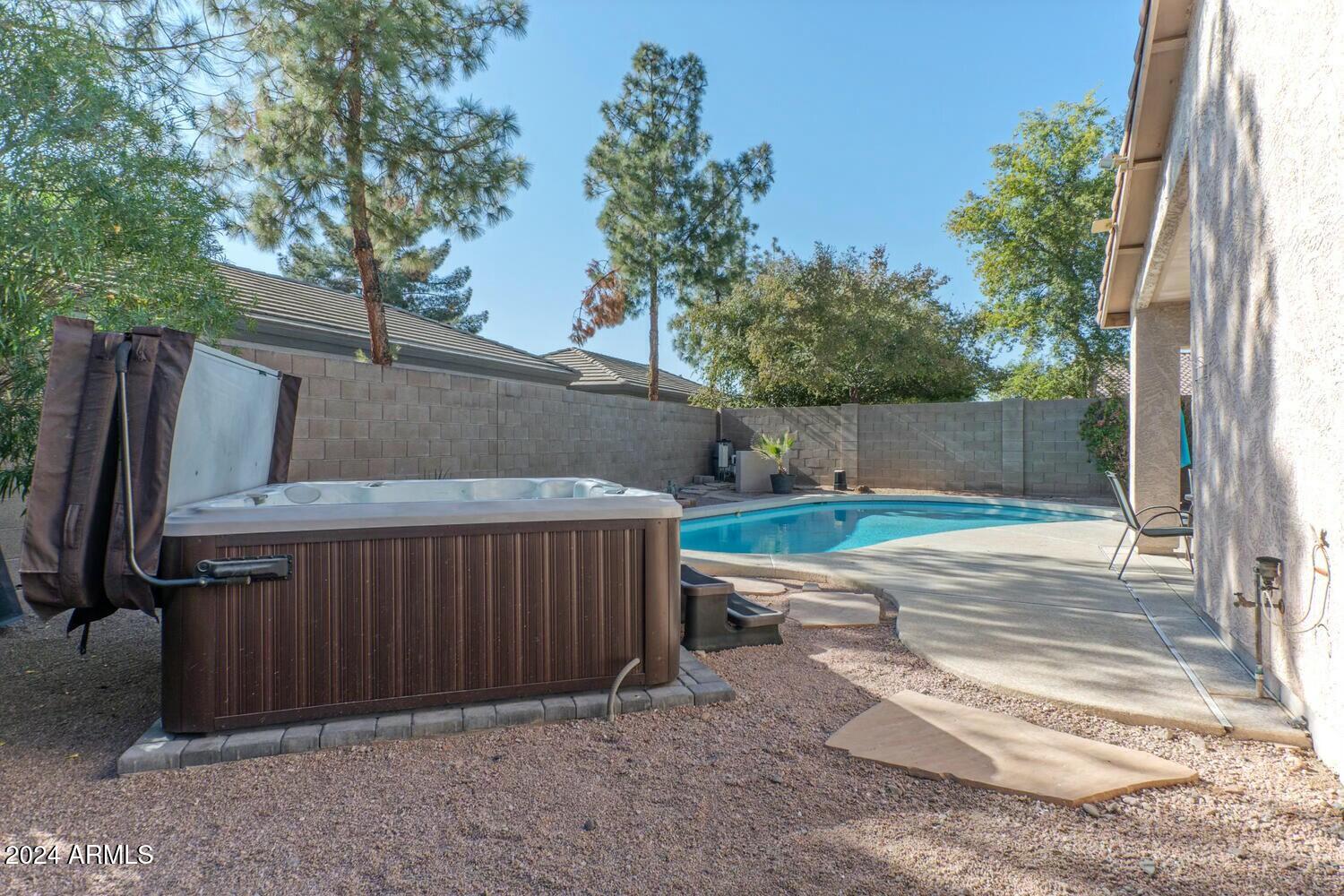7439 W TONOPAH Drive
