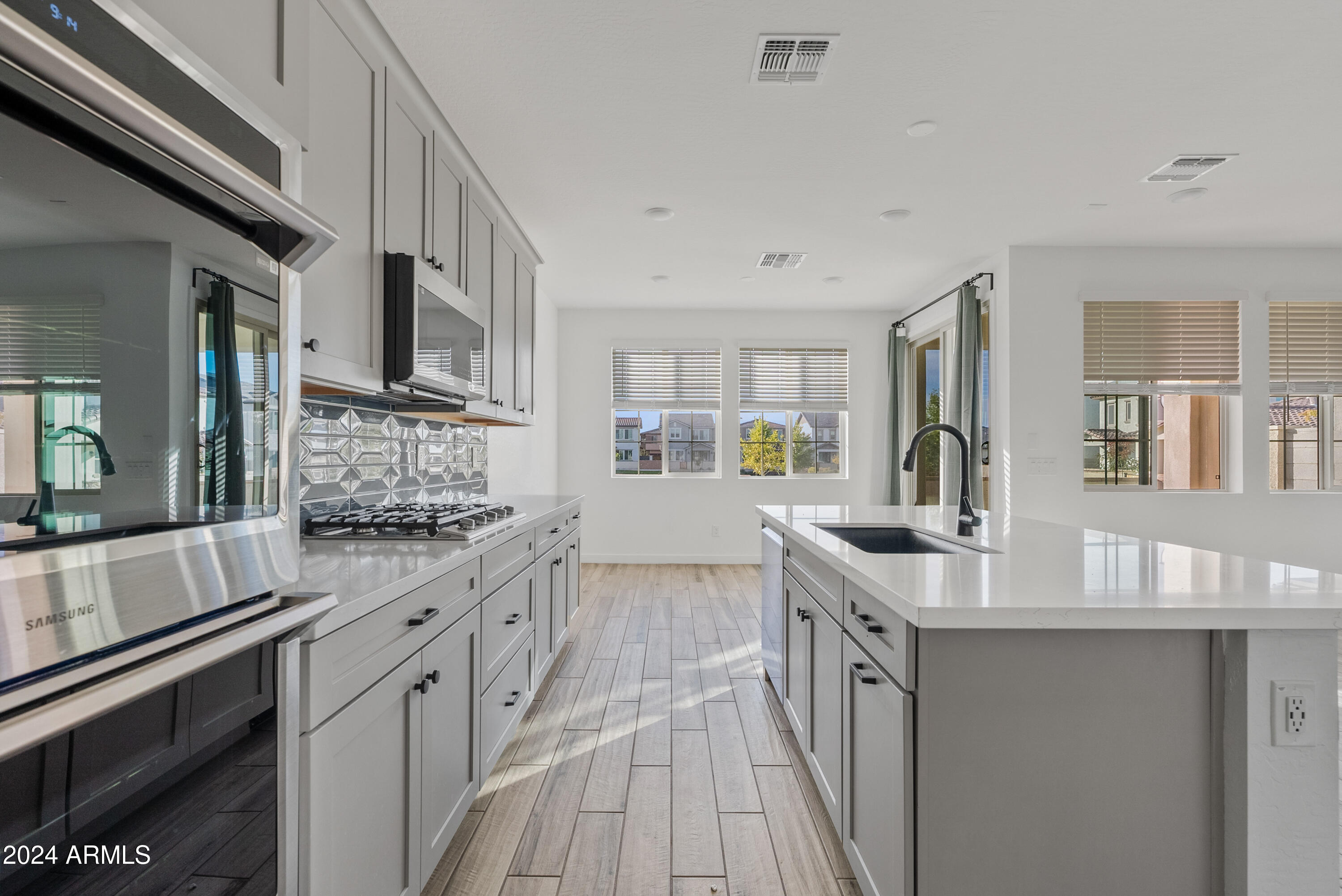 9415 E SUPERNOVA Drive